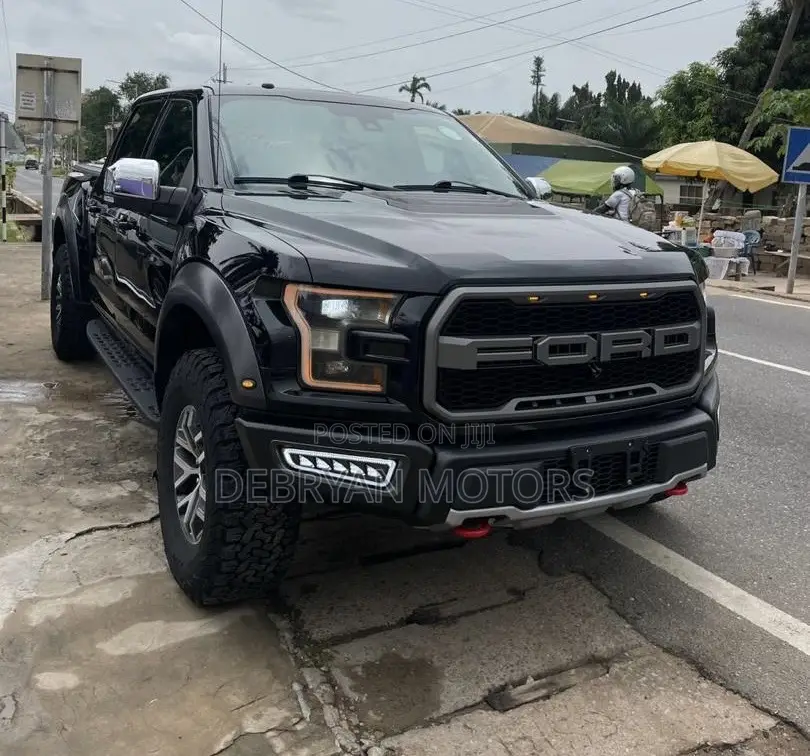 Ford F-150 Raptor 4x4 SuperCrew Cab Styleside 5.5 ft. box 145 in. WB
