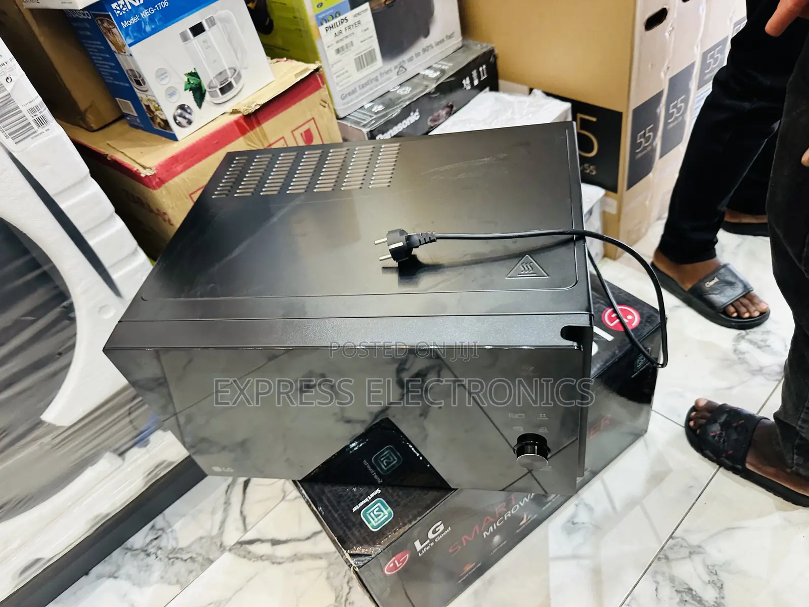 LG 42L Neochef Smart Inverter Microwave Oven MH8265DIS