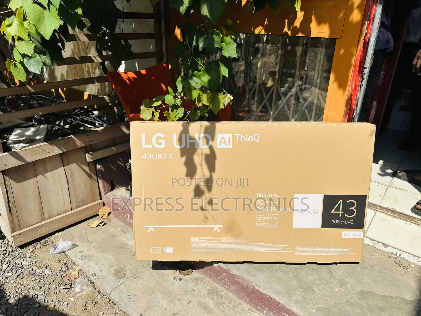 High Resolution Images UHD Smart LG 43” UR73