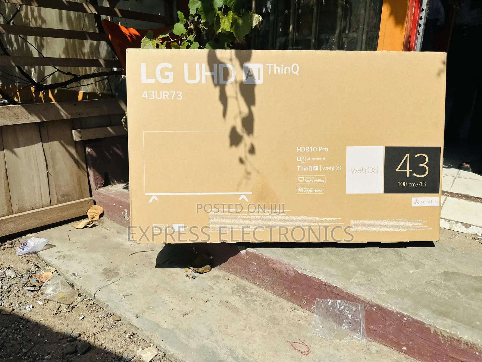 Life Like Images UHD Smart LG 43” UR73