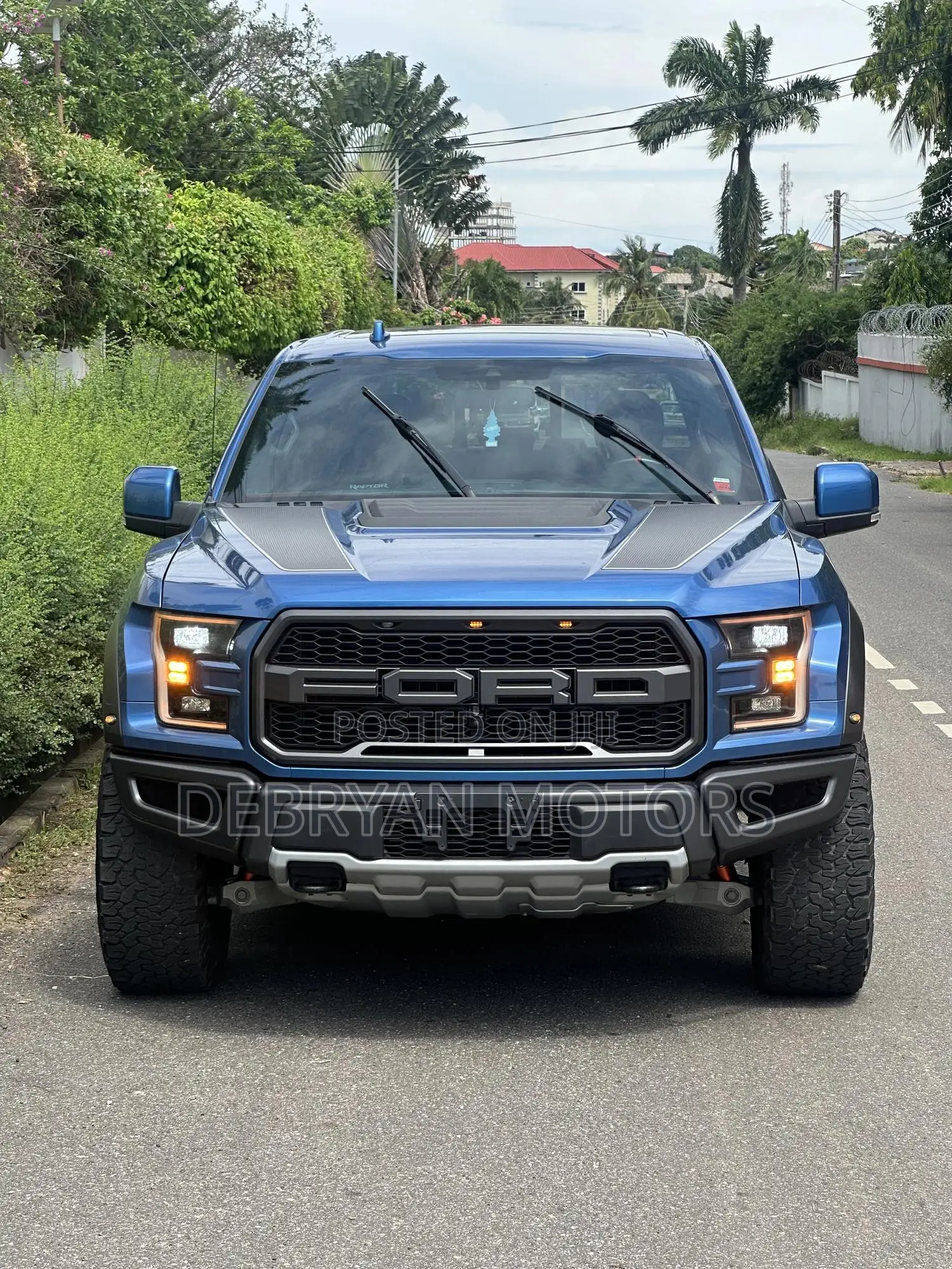 Ford F-150 Raptor 4x4 SuperCrew Cab Styleside 5.5 ft. box 145 in. WB