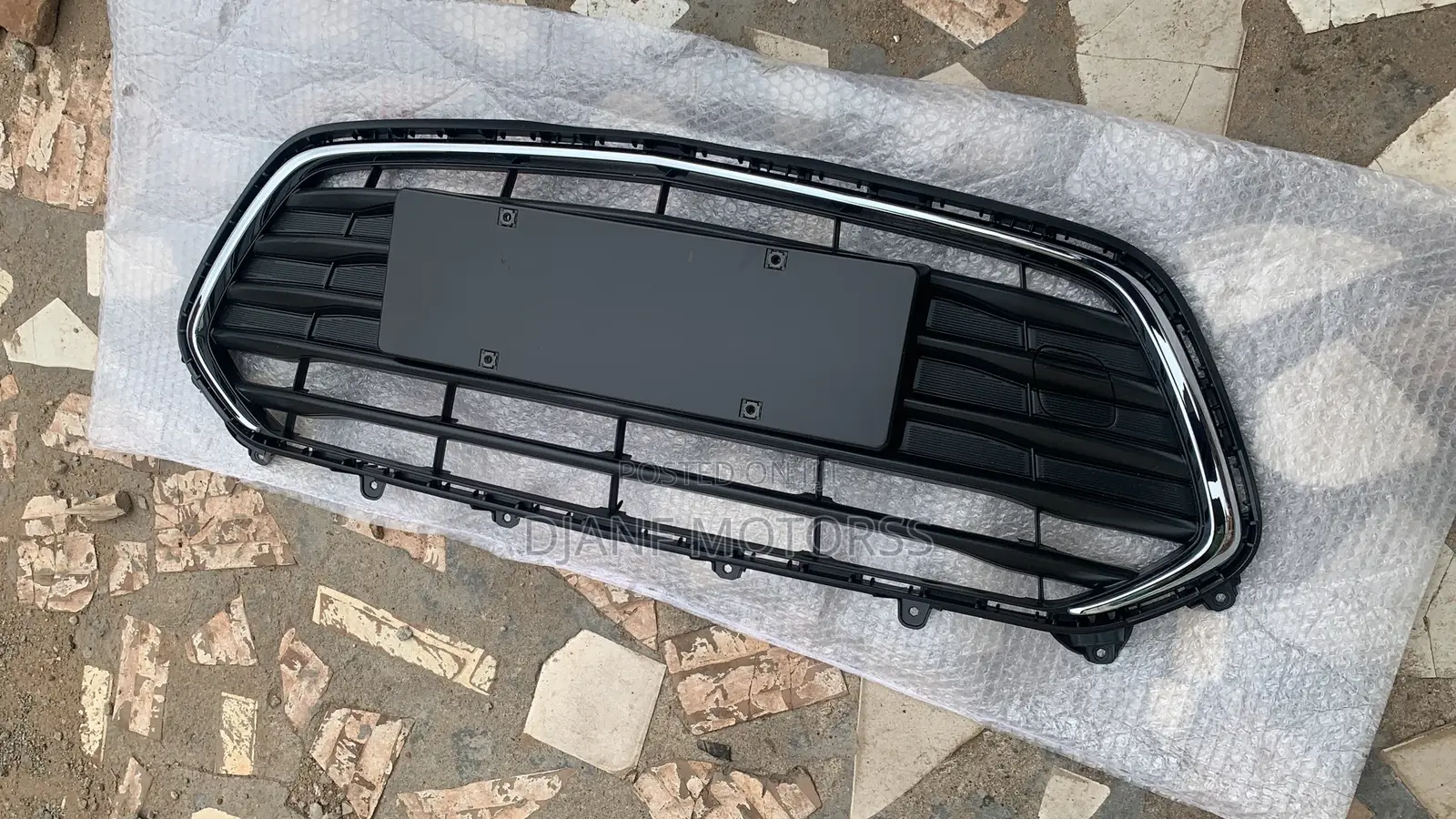 Trax 2018 Front Grille