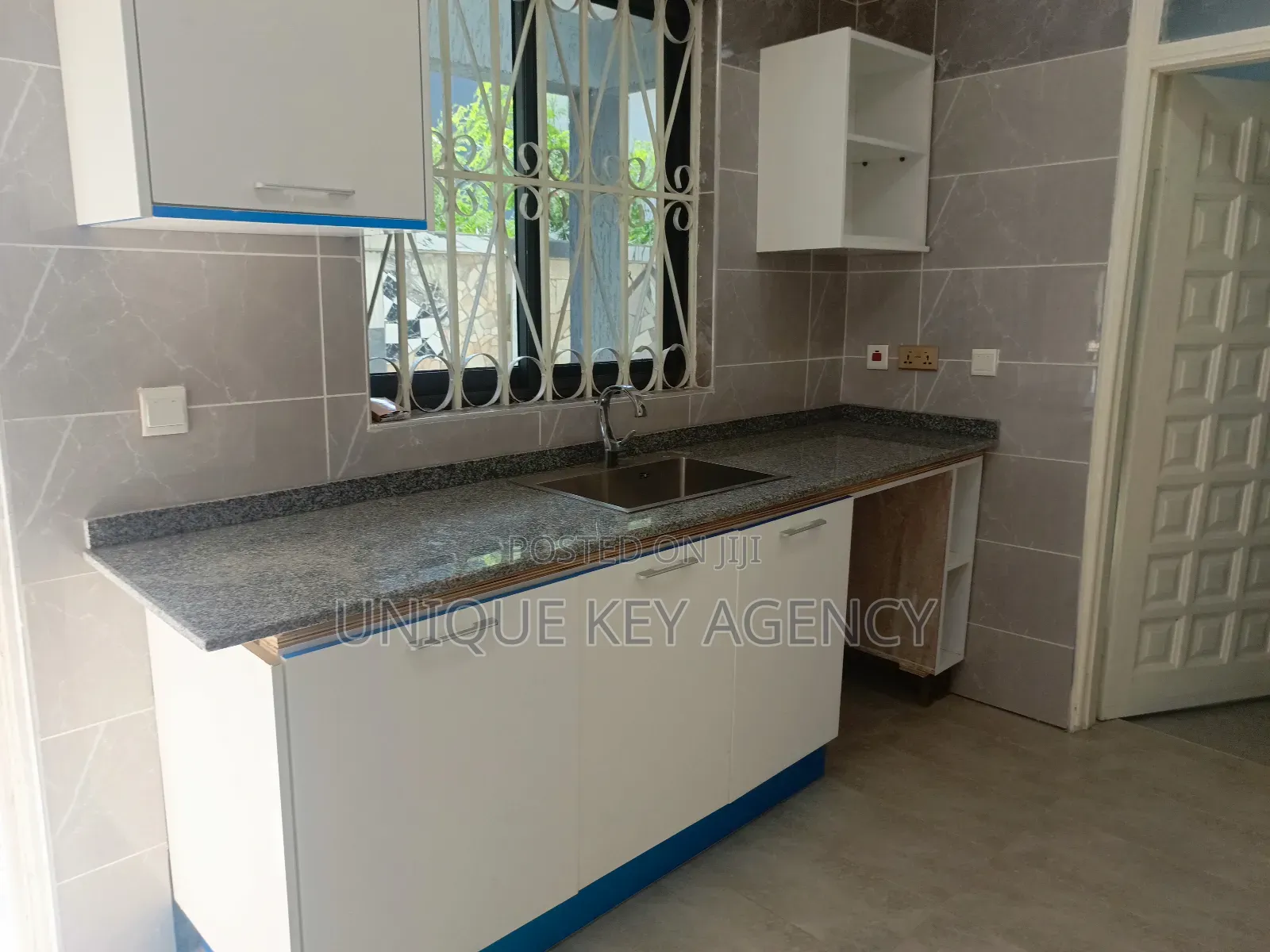 2bdrm Apartment in Unique Key Agency, Airport Residential Area