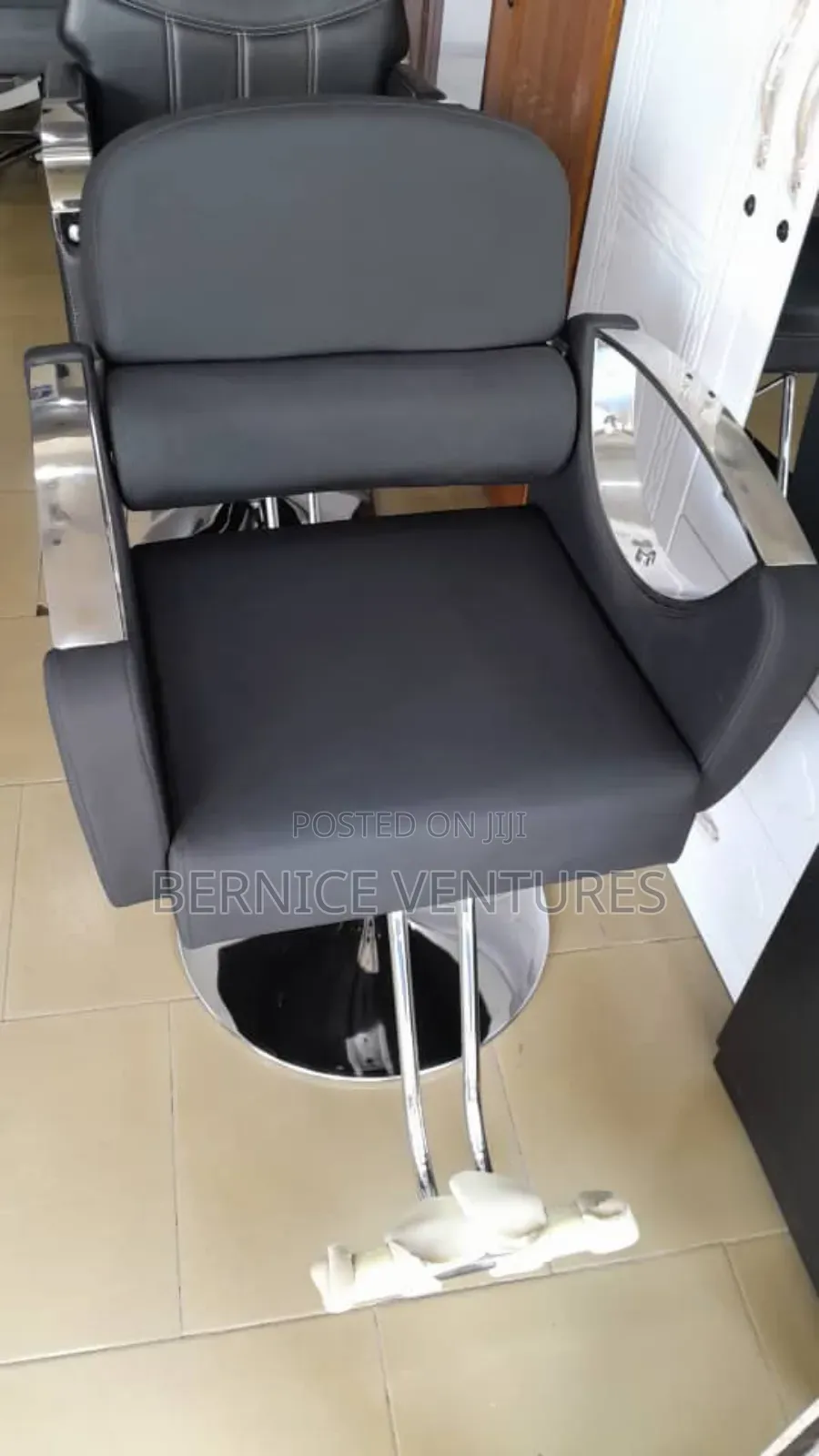 Ergonomic Saloon Chair