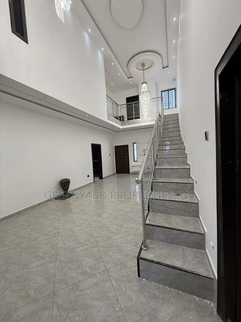 7bdrm Mansion in East Legon Hills for sale