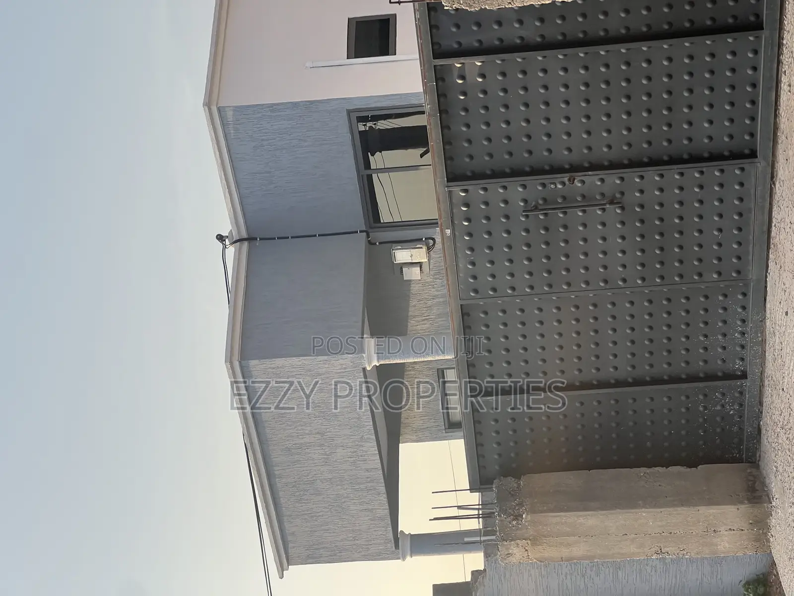 3bdrm Bungalow in Lakeside Estate, Ashaley Botwe for sale