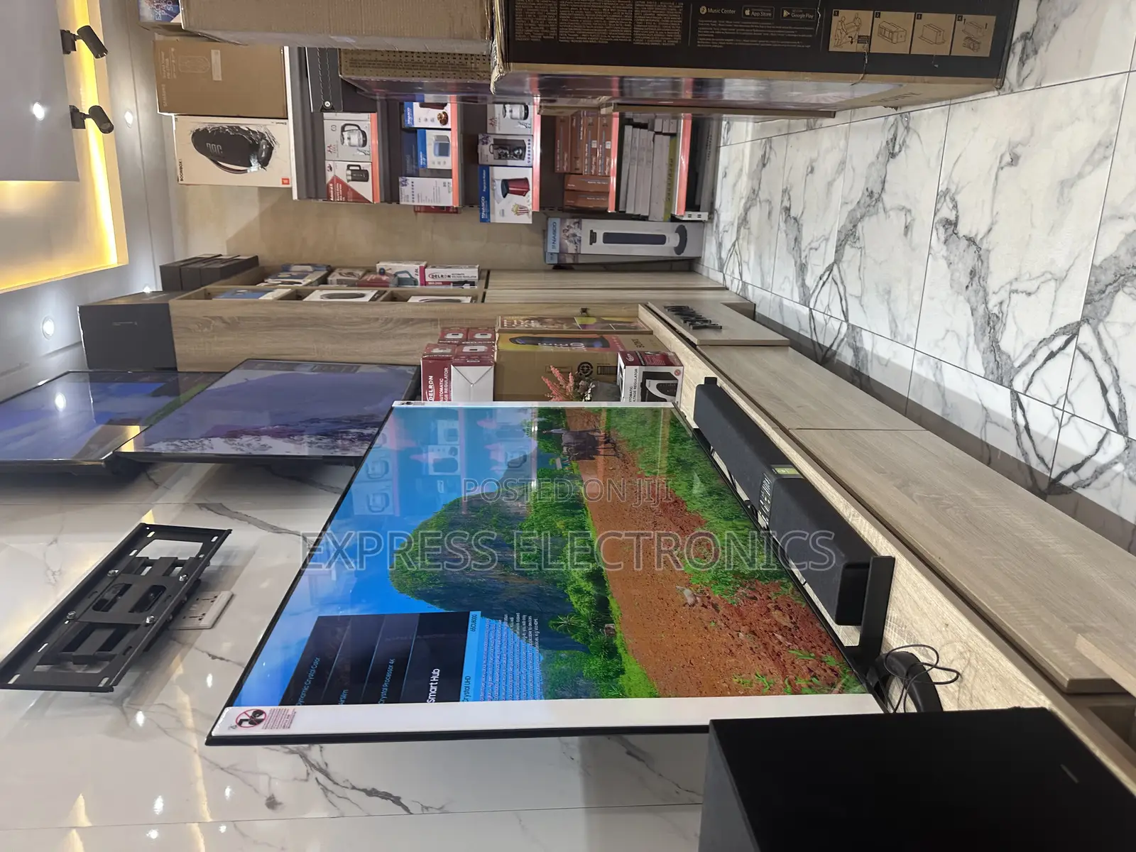 Dynamic Crystal Samsung UHD Smart 65”DU8000