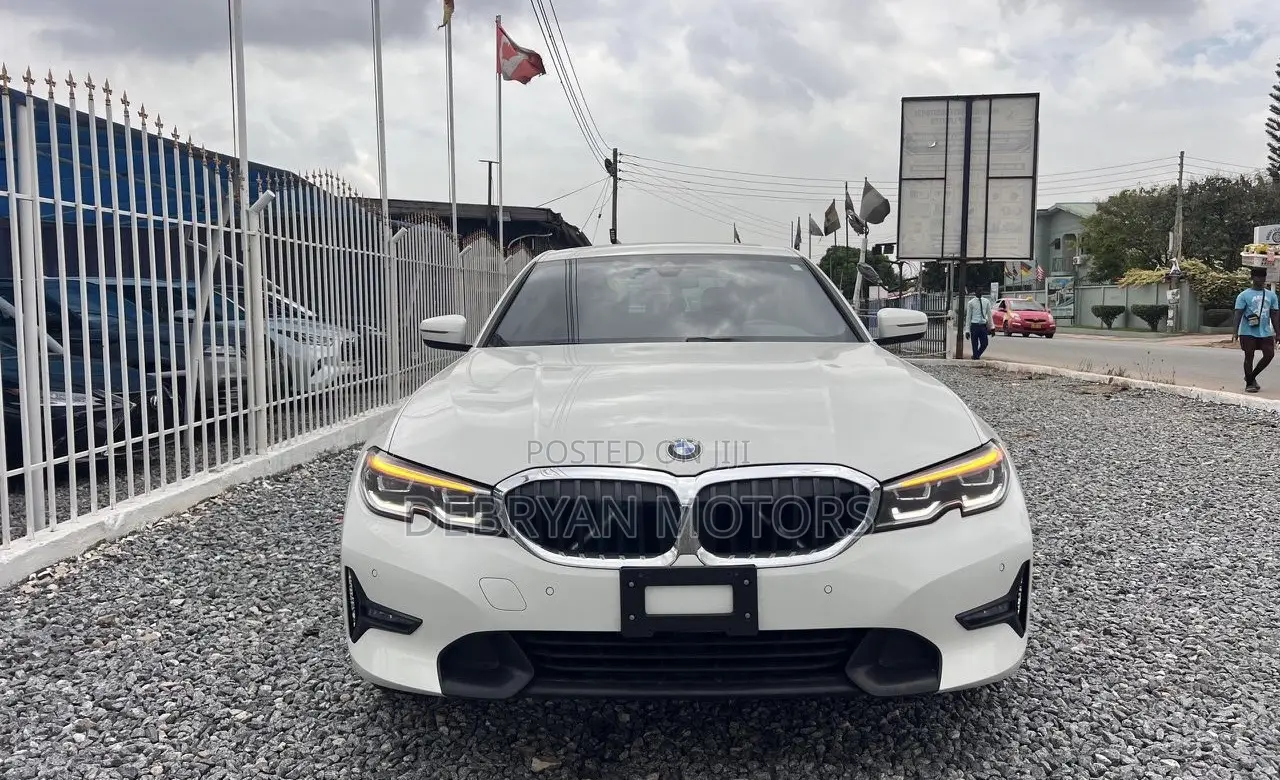 BMW 330i 2021 White