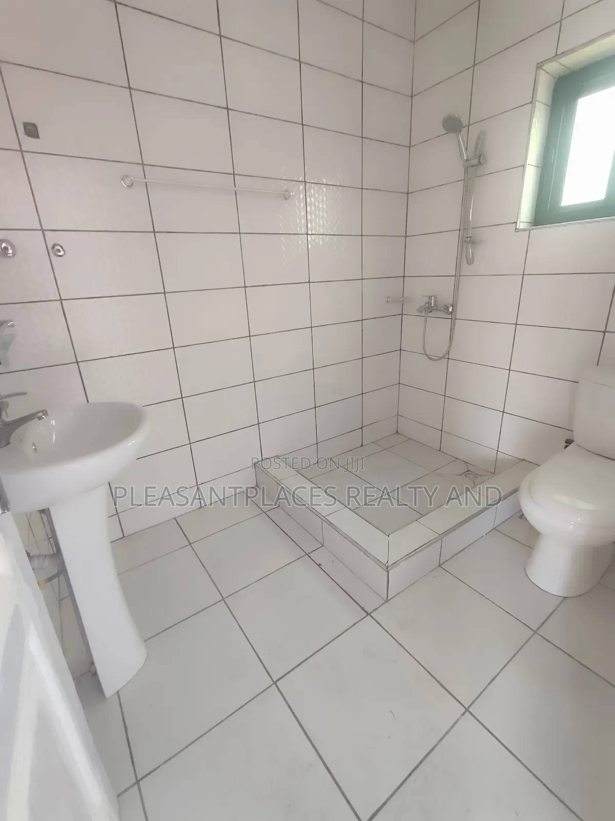 1bdrm Apartment in Pleasantplaces, East Legon for rent
