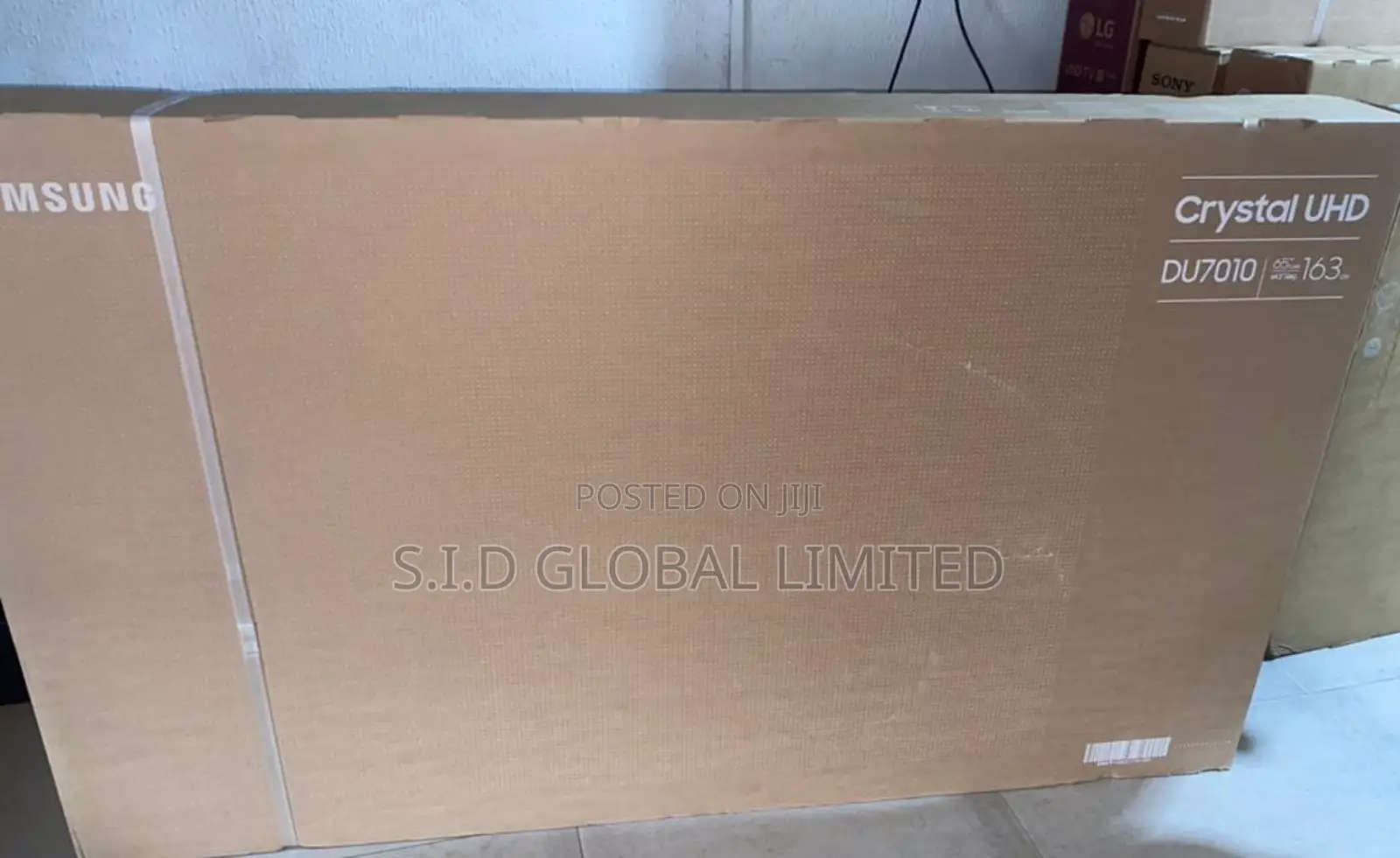 An Oasis of 65” Crystal Uhd Du7000 Tizen Os Smart Tv