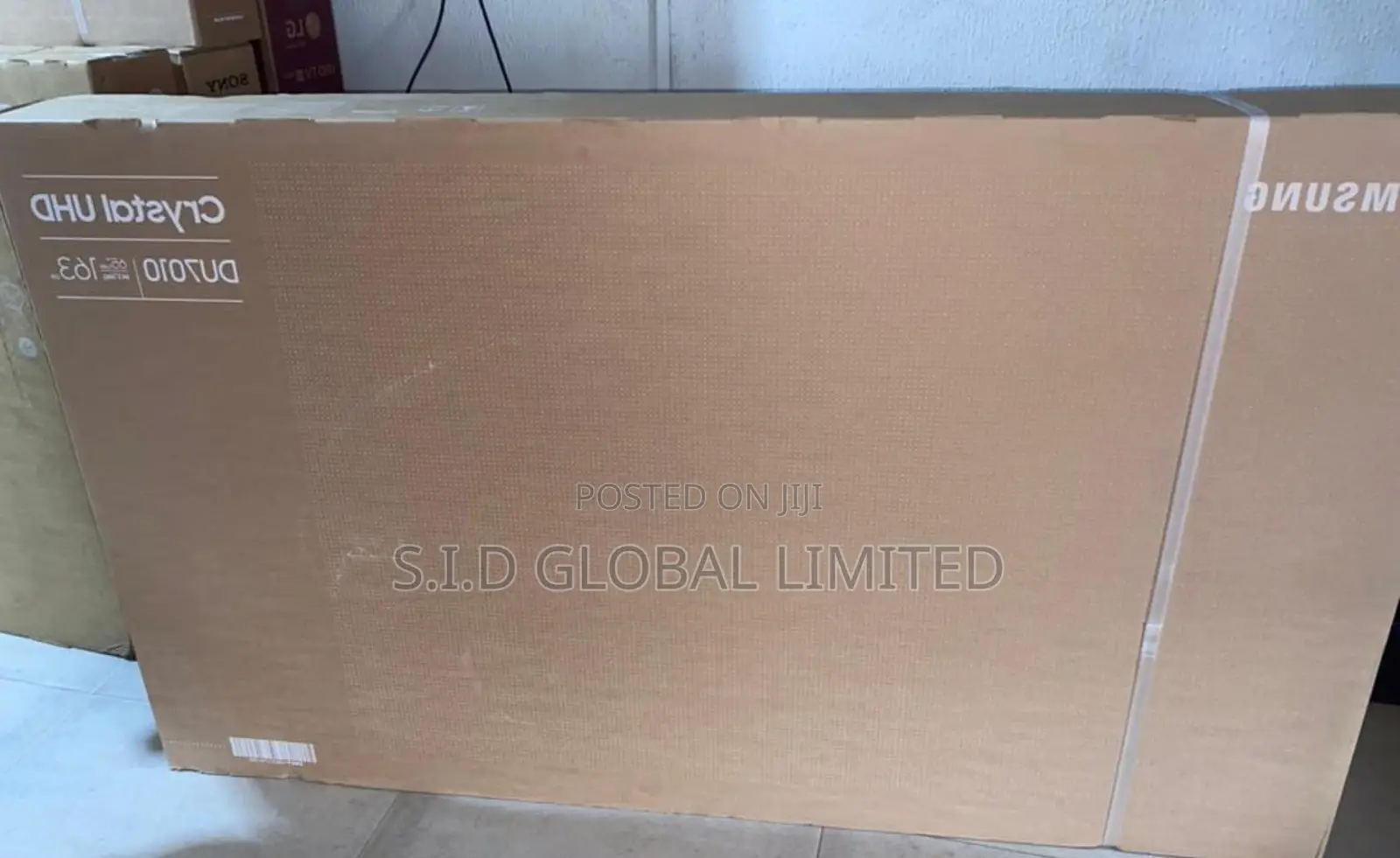 An Oasis of 65” Crystal Uhd Du7000 Tizen Os Smart Tv