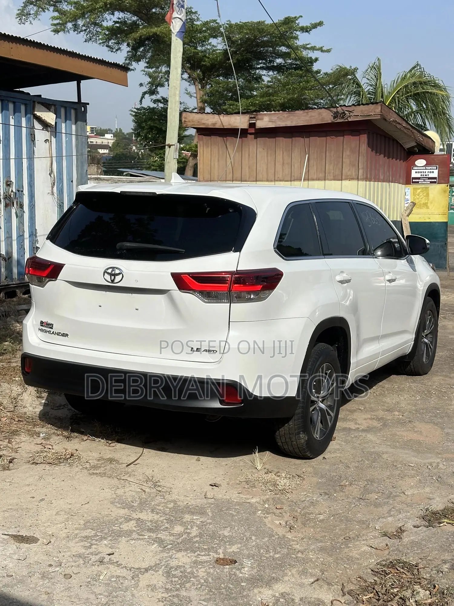 Toyota Highlander LE Plus 4x4 V6 (3.5L 6cyl 8A) 2017 White
