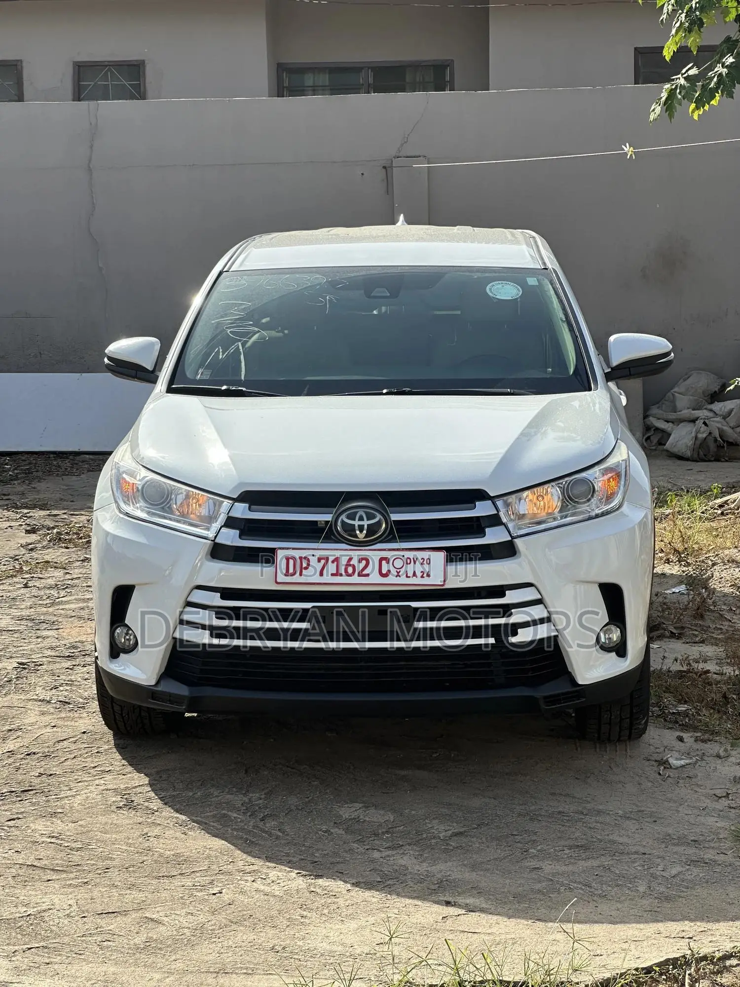 Toyota Highlander LE Plus 4x4 V6 (3.5L 6cyl 8A) 2017 White