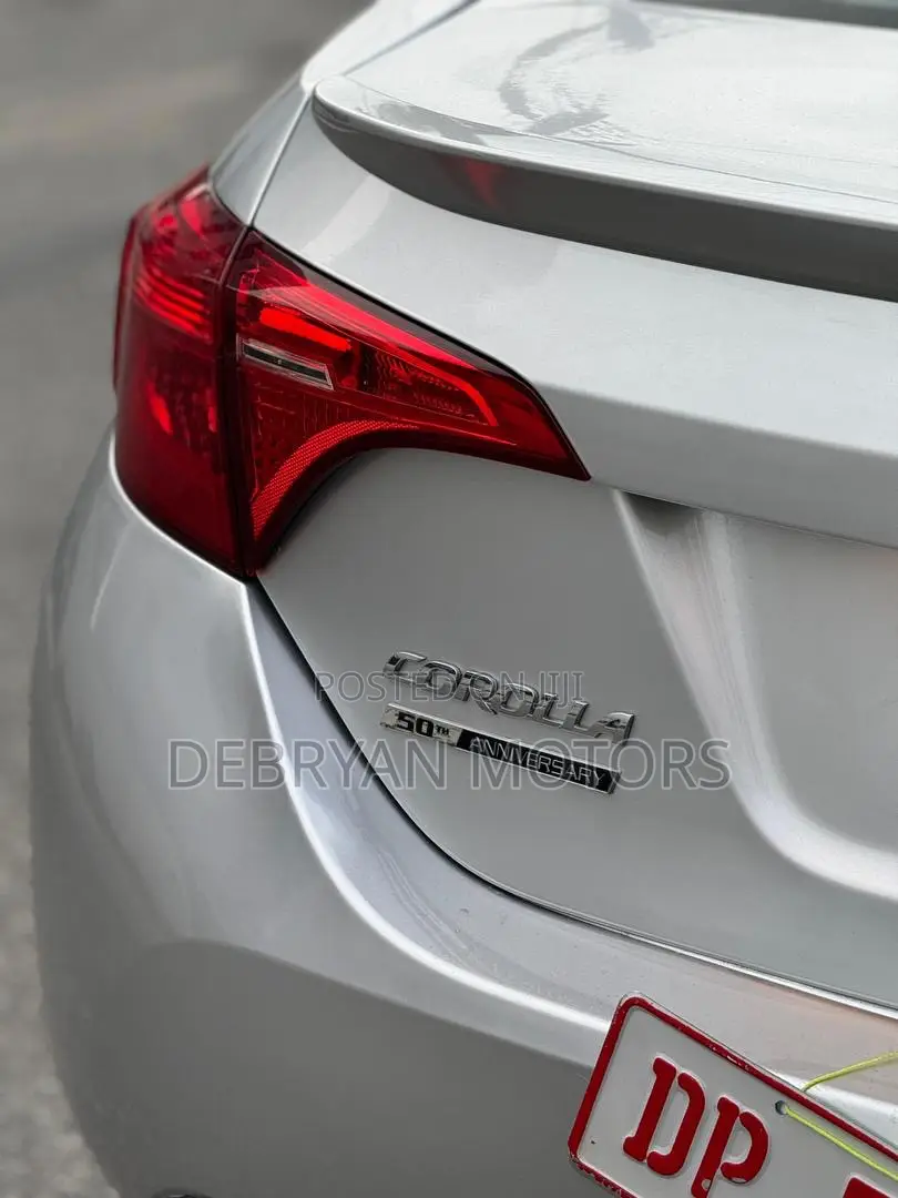 Toyota Corolla SE Special Edition 4dr Sedan (1.8L 4cyl CVT) 2017 Silver