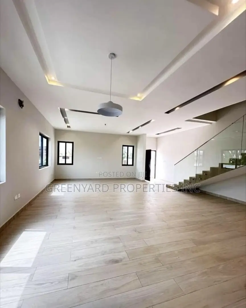 5bdrm Duplex in Special, Oyarifa for sale