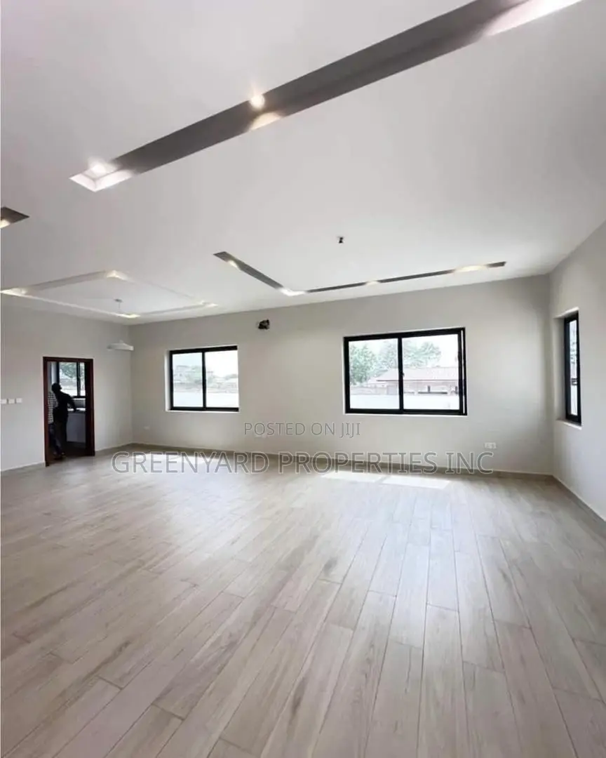 5bdrm Duplex in Special, Oyarifa for sale