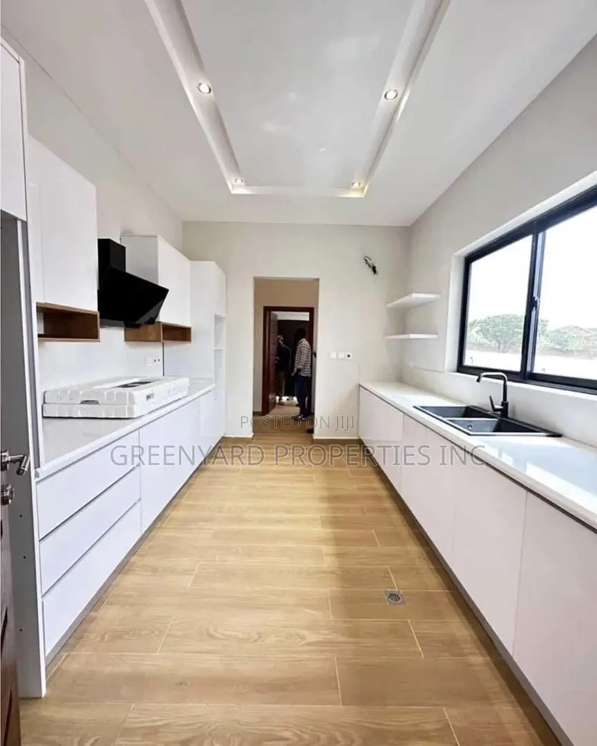 5bdrm Duplex in Special, Oyarifa for sale