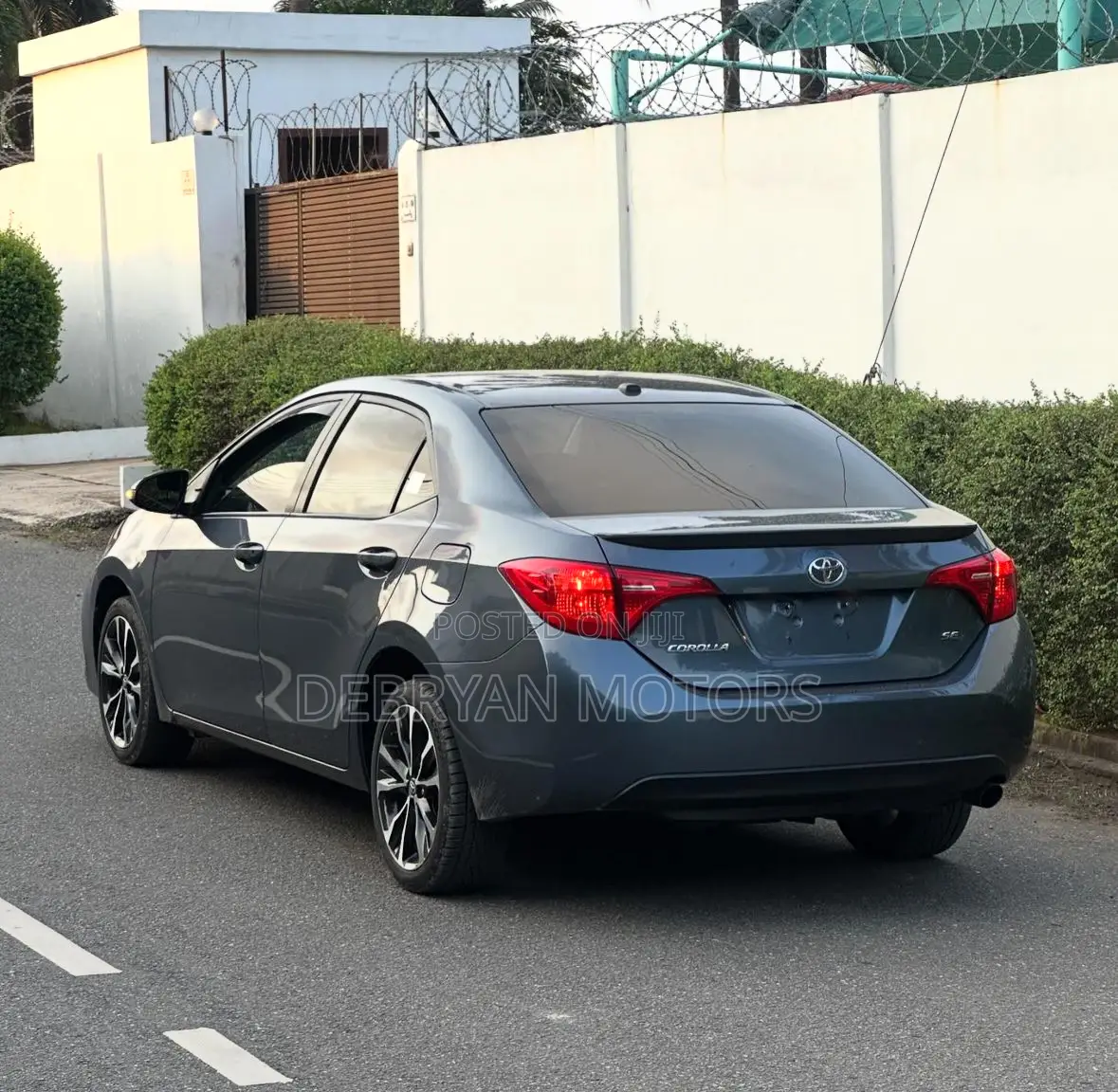 Toyota Corolla SE 4dr Sedan (1.8L 4cyl CVT) 2017 Gray