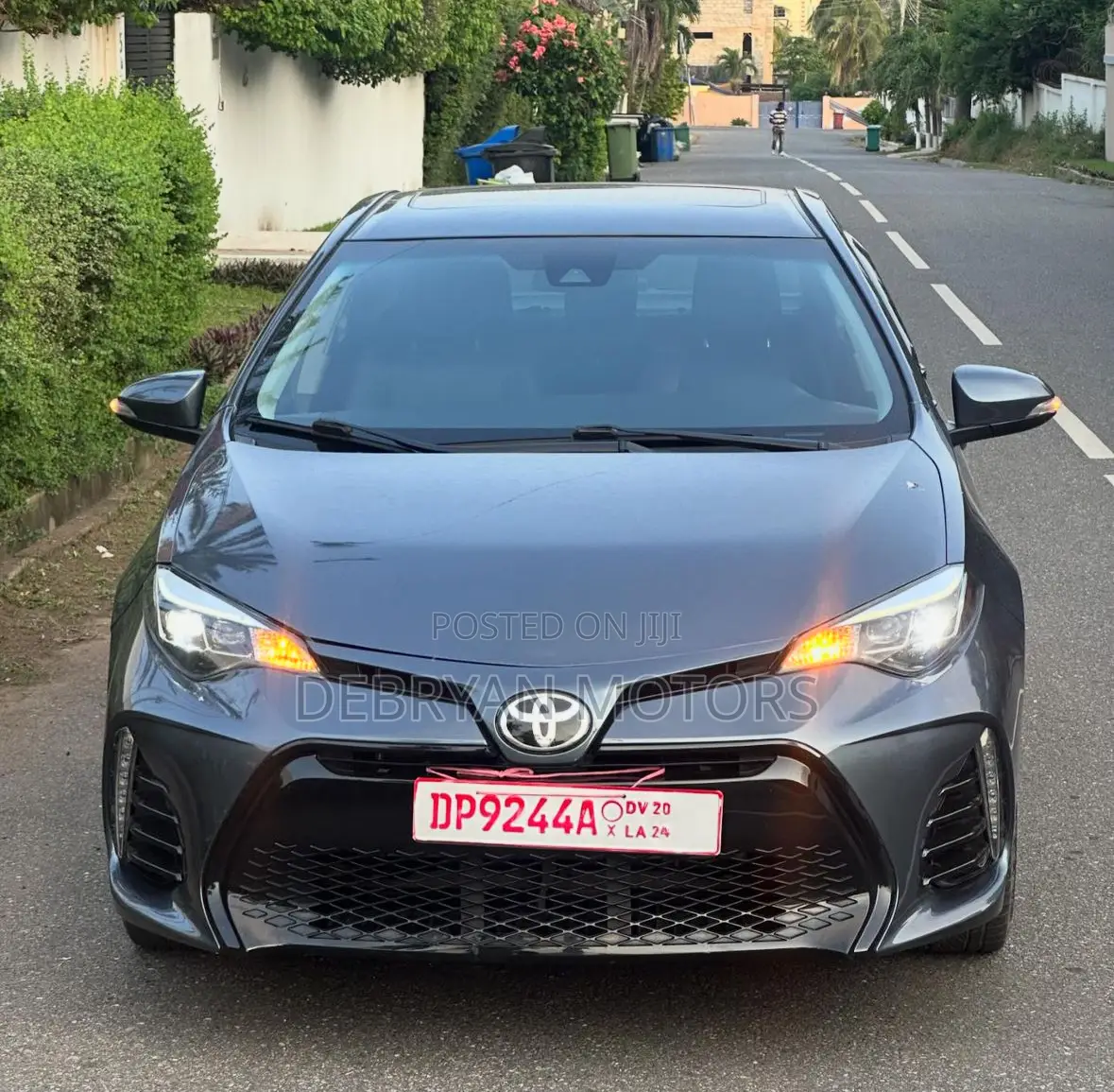 Toyota Corolla SE 4dr Sedan (1.8L 4cyl CVT) 2017 Gray