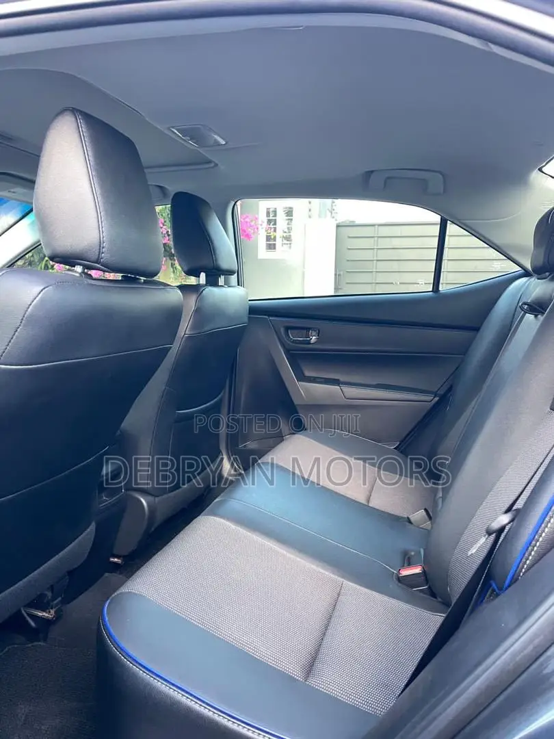 Toyota Corolla SE 4dr Sedan (1.8L 4cyl CVT) 2017 Gray