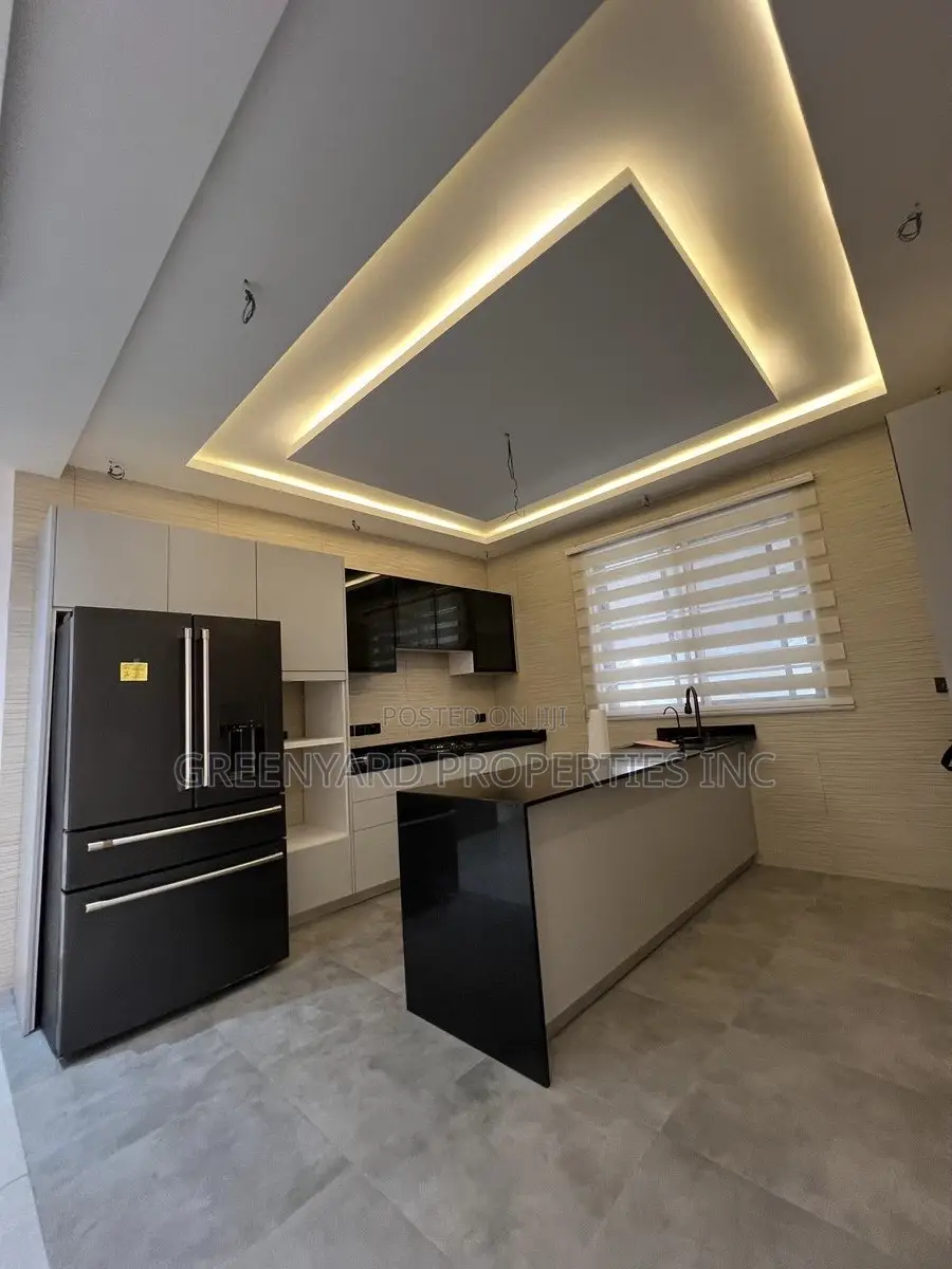 5bdrm Mansion in Ashaley Botwe for sale