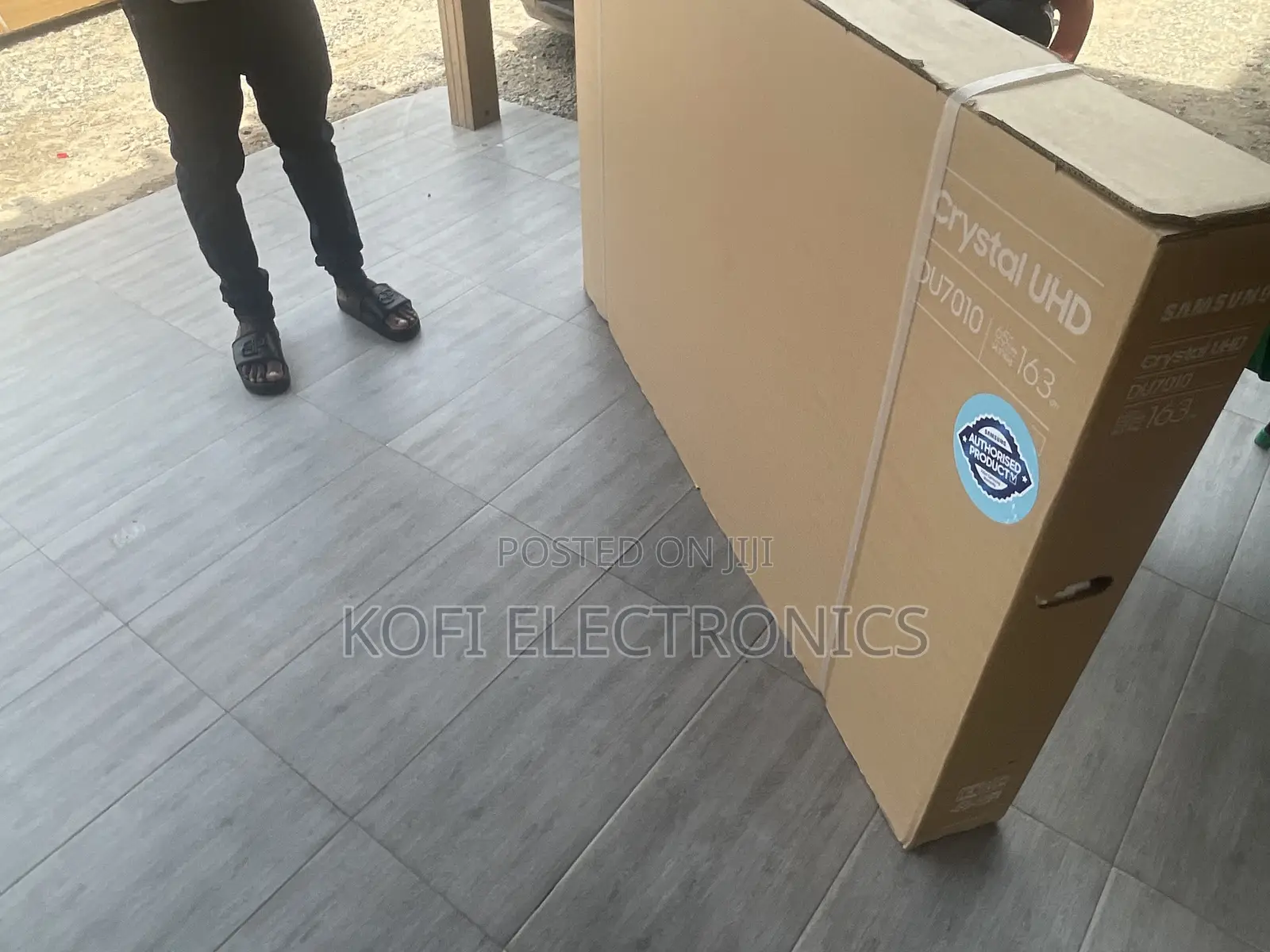 Dazzling Resolution Samsung 65′′ DU7010 Smart TV (2024)