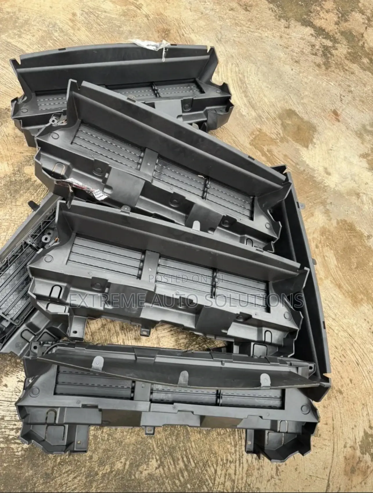 CRV 2017-2022 Shutter Grille With Motor Upper
