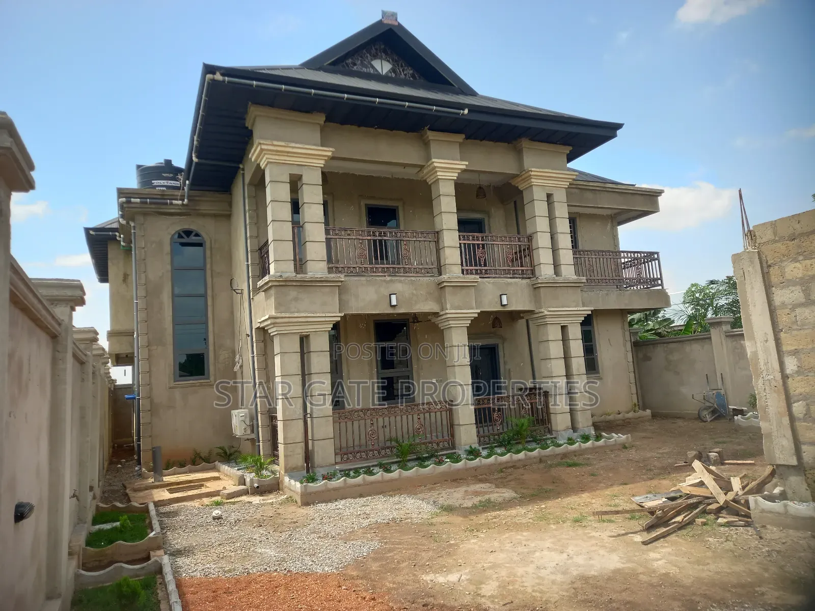 6bdrm House in Saaman, Near Kenyasi, Kumasi Metropolitan for sale