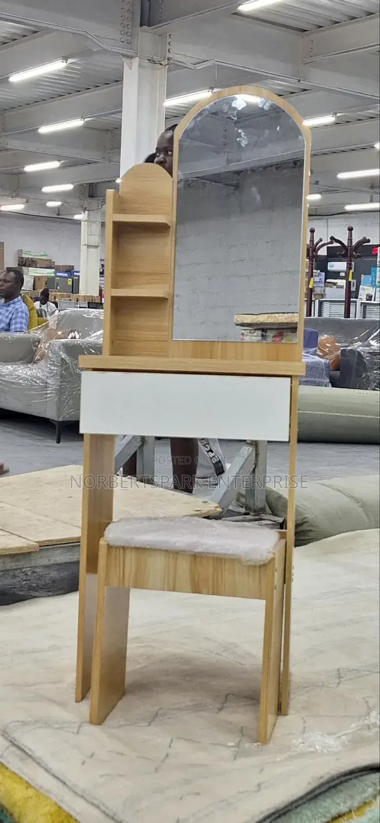 Dresser (Ds115)