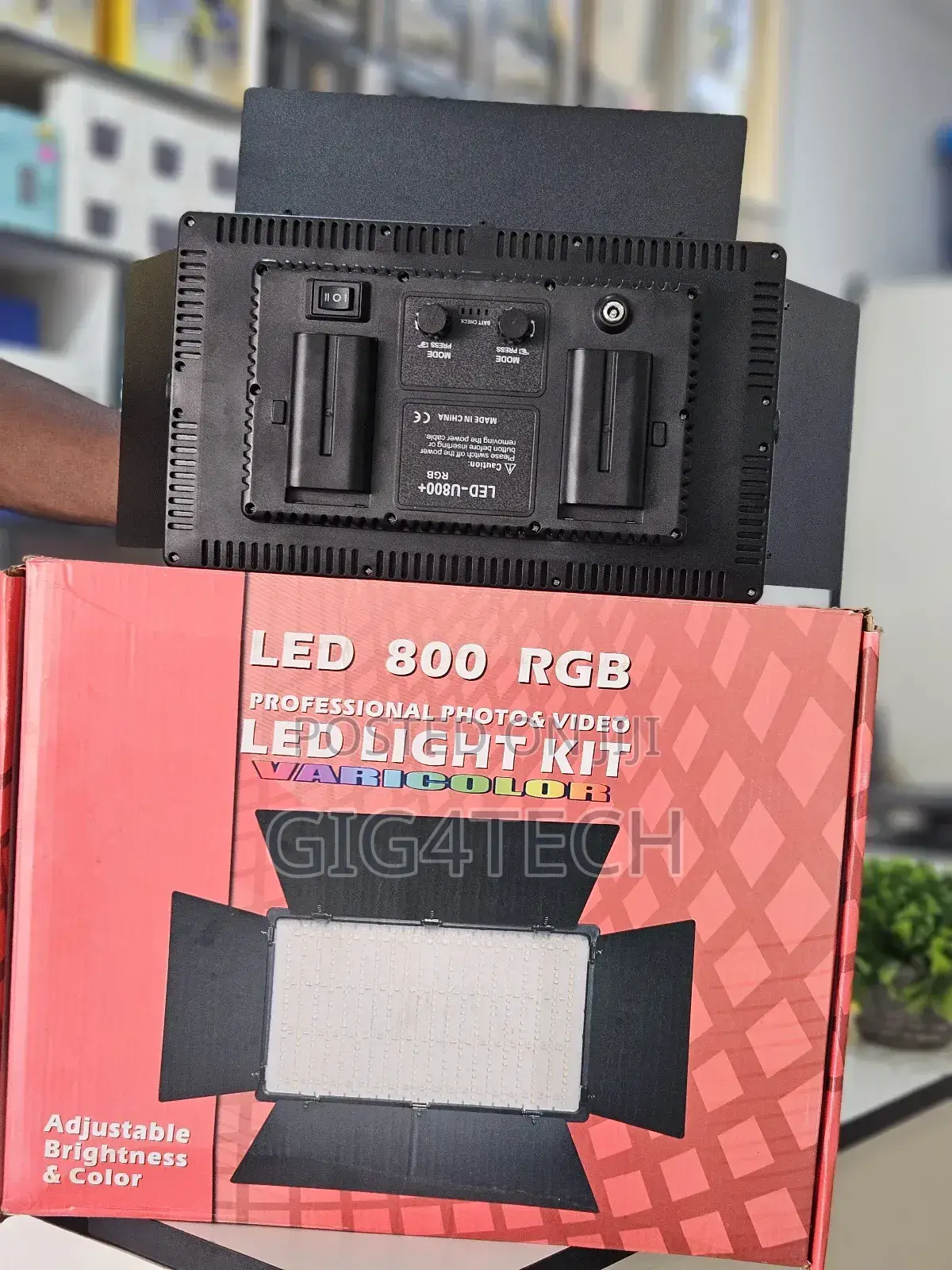 Led 800 RGB Varicolor Video Light With Battery and Stand