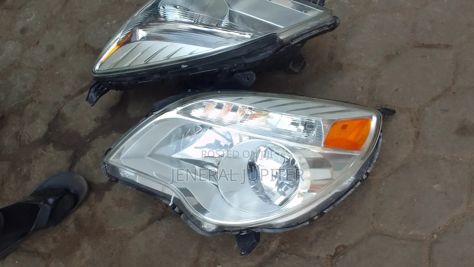 Chevrolet Equinox 2011-13 Headlight Pair.