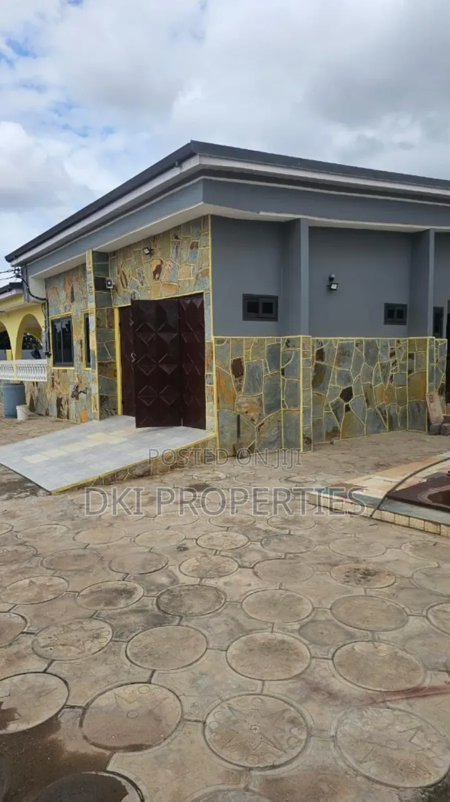5bdrm House in Dki Properties, Adenta for rent