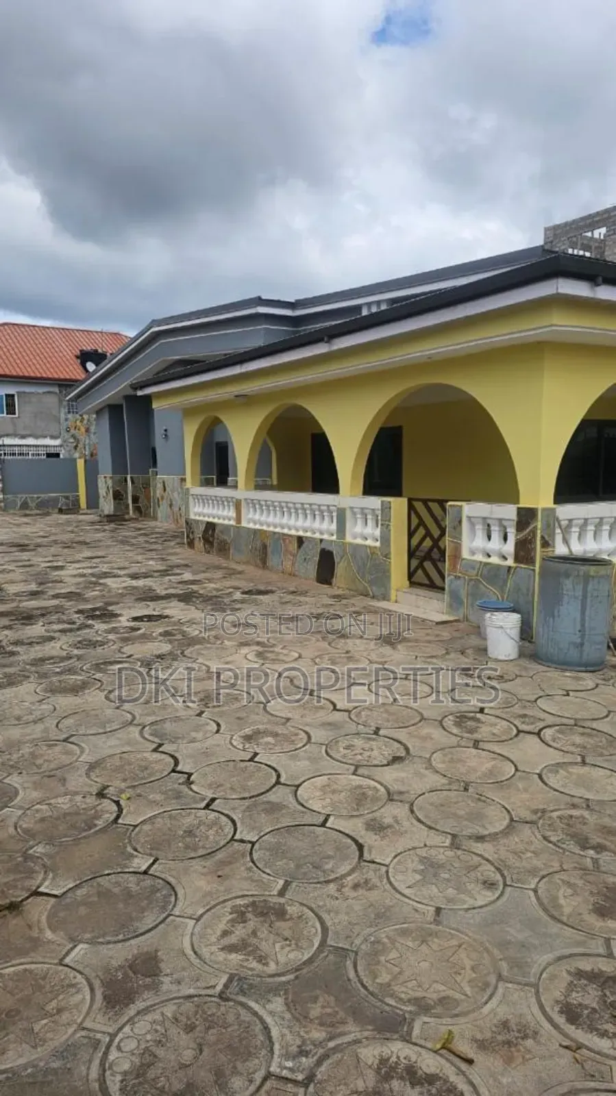 5bdrm House in Dki Properties, Adenta for rent