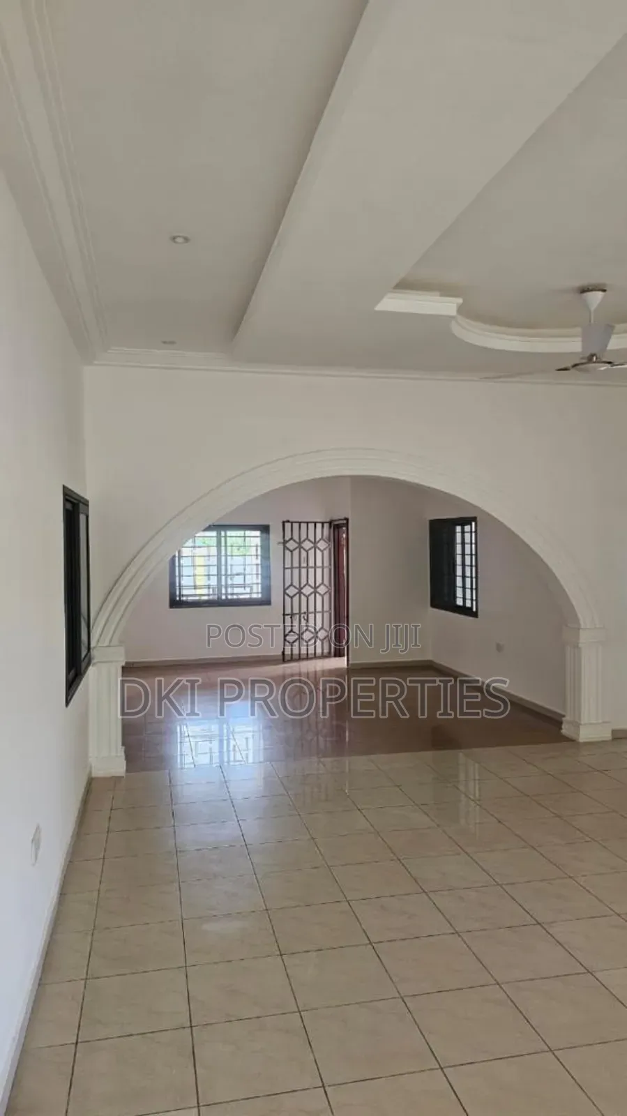 5bdrm House in Dki Properties, Adenta for rent