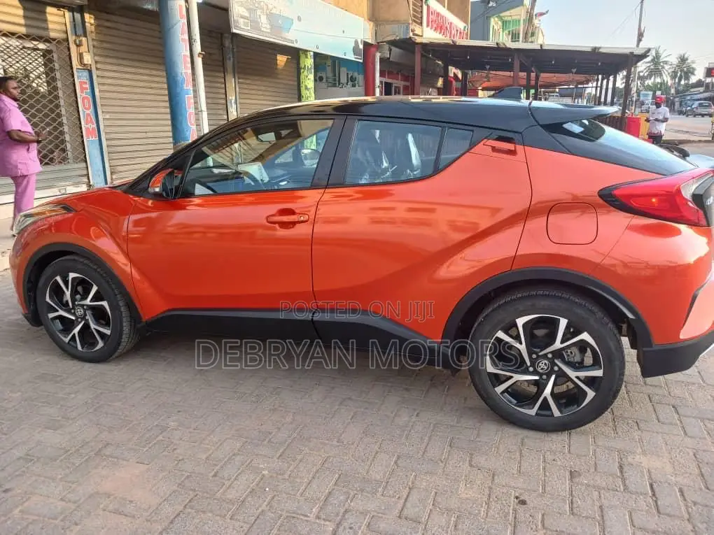 Toyota C-HR XLE 2021 Orange