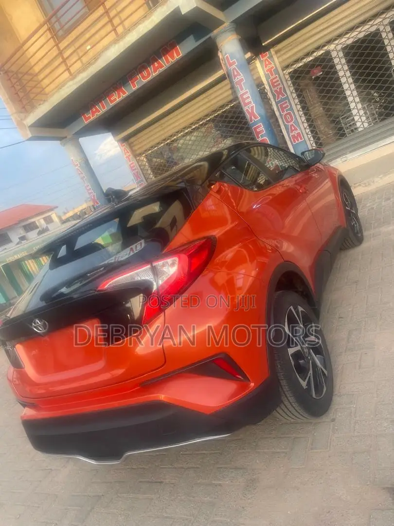 Toyota C-HR XLE 2021 Orange