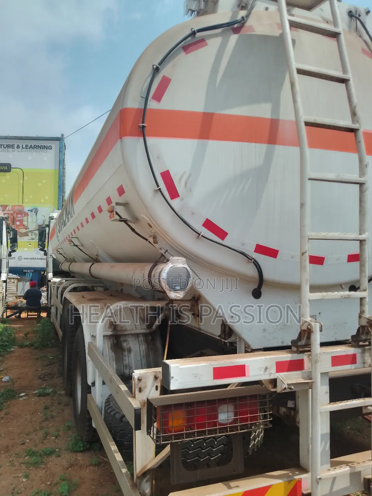 Brand New Shachman 27000L Complete Fuel Tanker With Head.