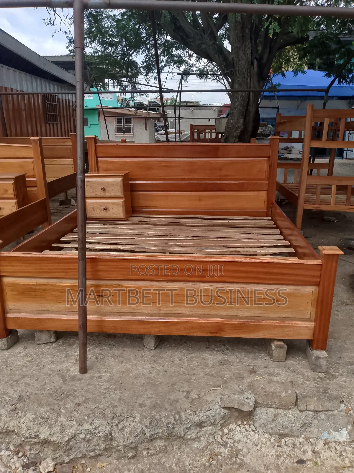 Queen Size Bed With a Side Drawer