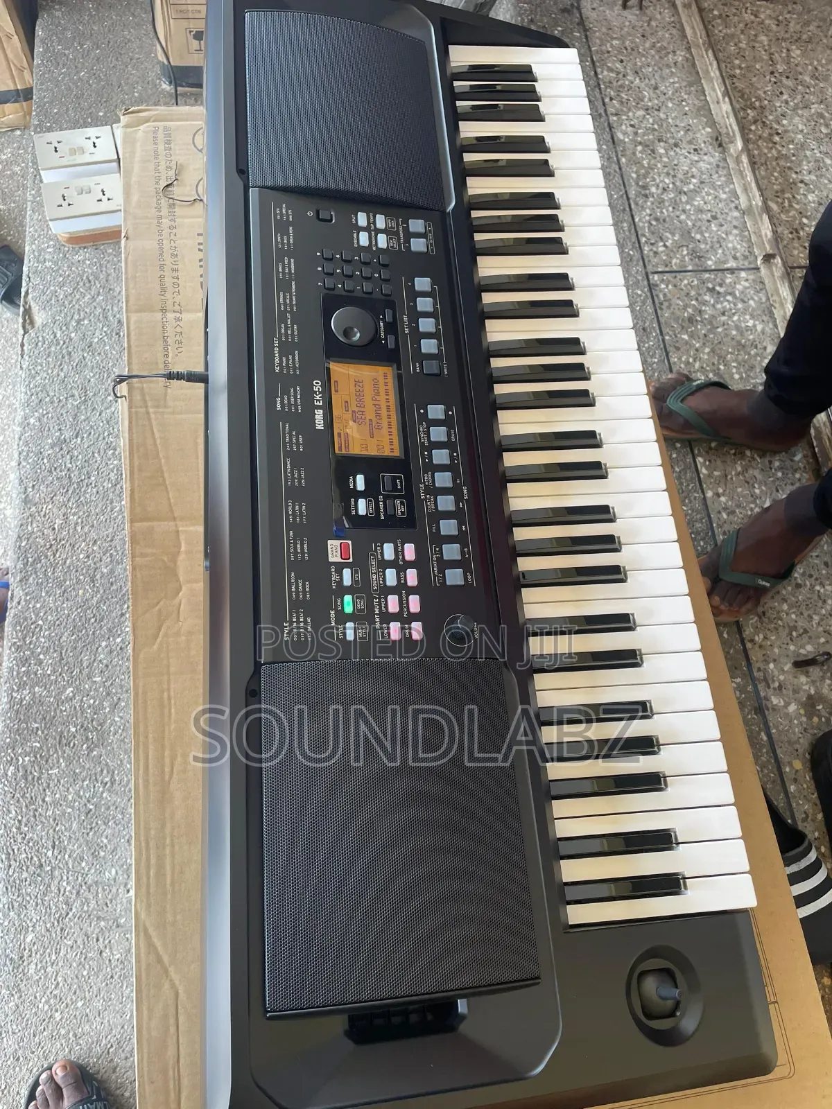 Korg Ek-50 61-Key Keyboard/Piano