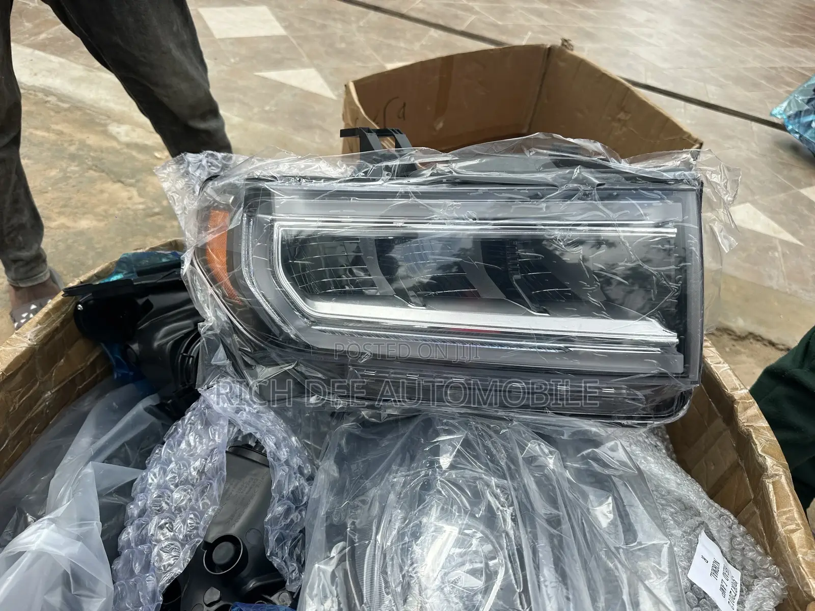 GMC Acadia 2023 Headlight Pair