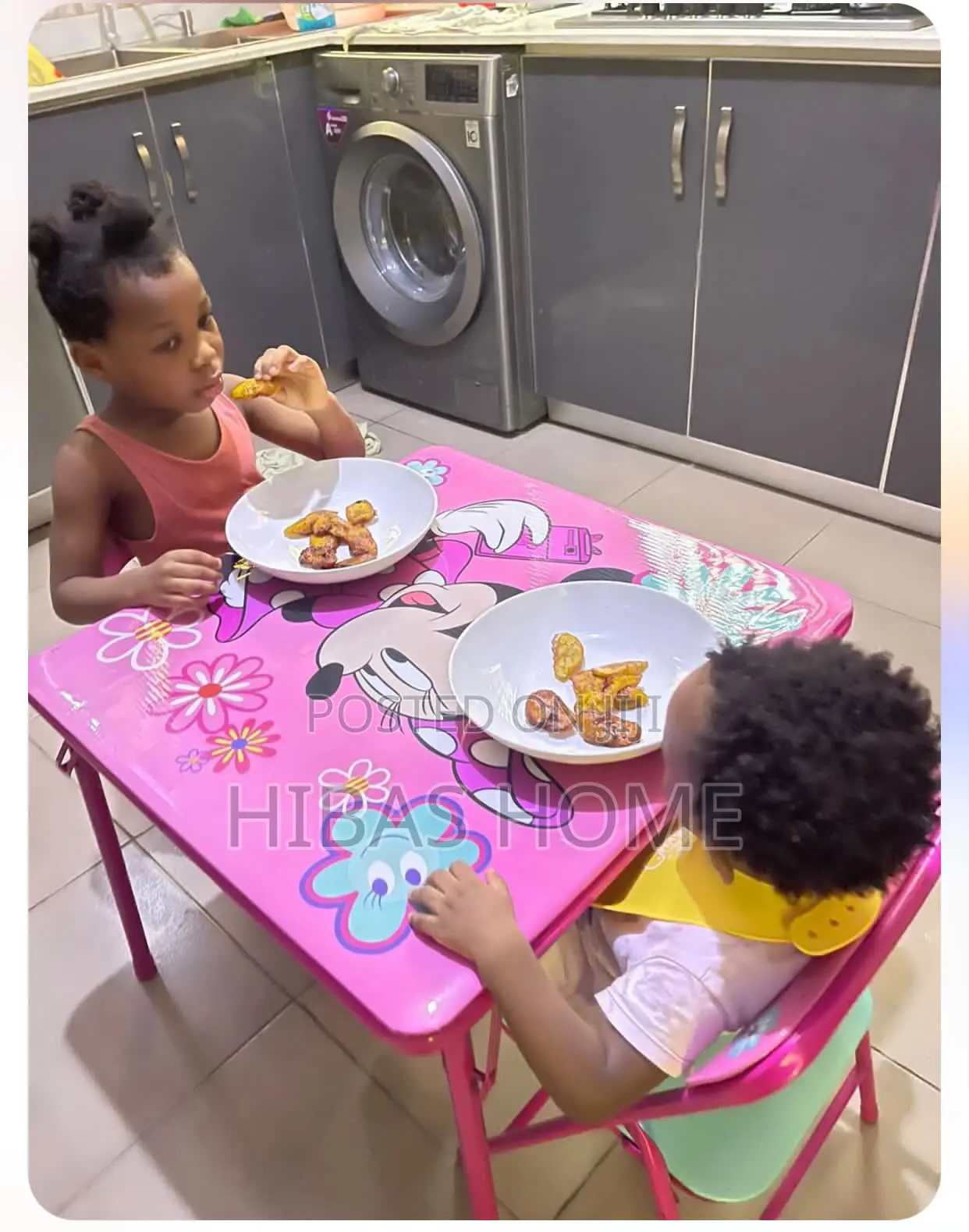Nickelodeon Minnie Mouse Kids Table 2 Chairs (3-7yrs)