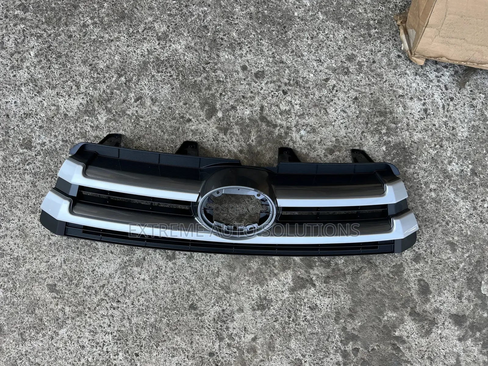 2017 2018 2019 Toyota Highlander Front Upper Grill Grille