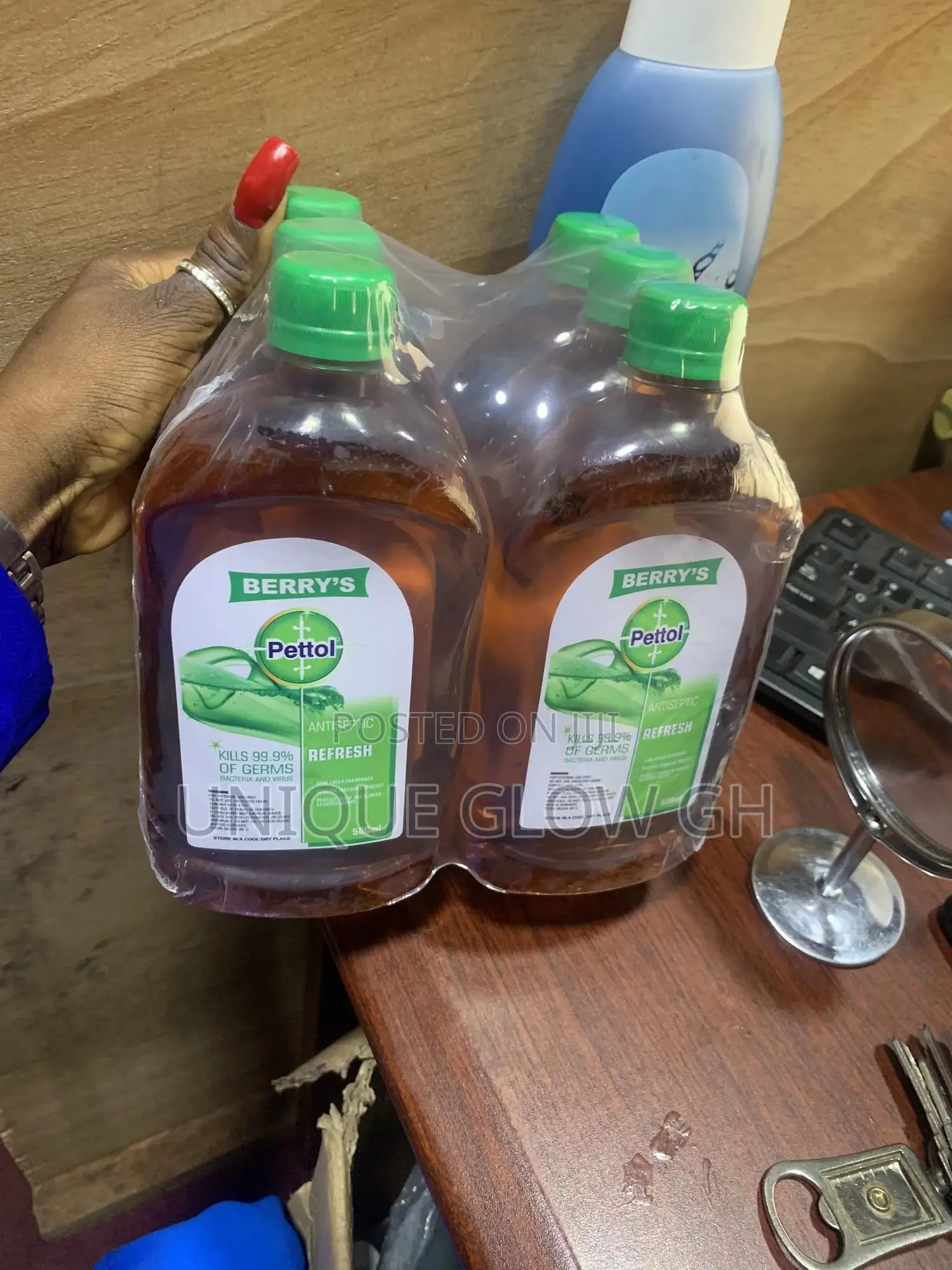 Antiseptic Pettol Refresh Kills 99.9% Germs