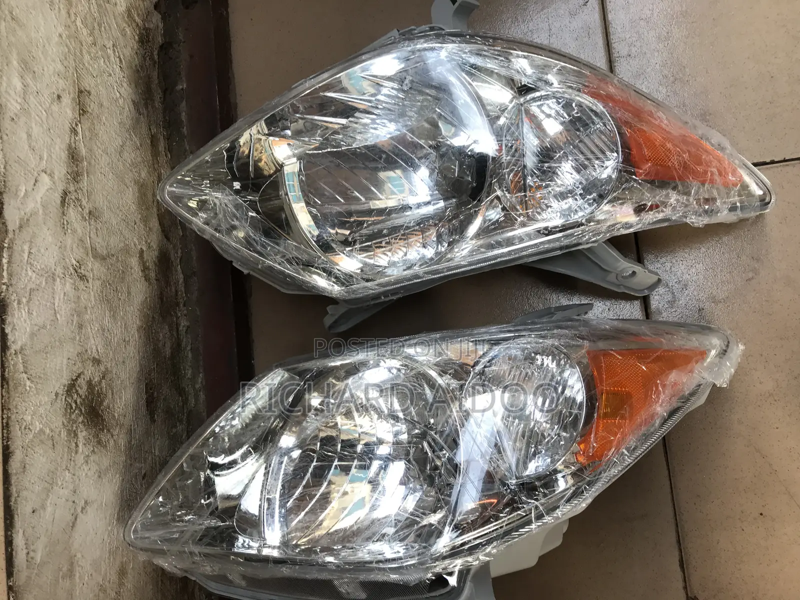 Pontiac Vibe 2005/2007 Headlight Available