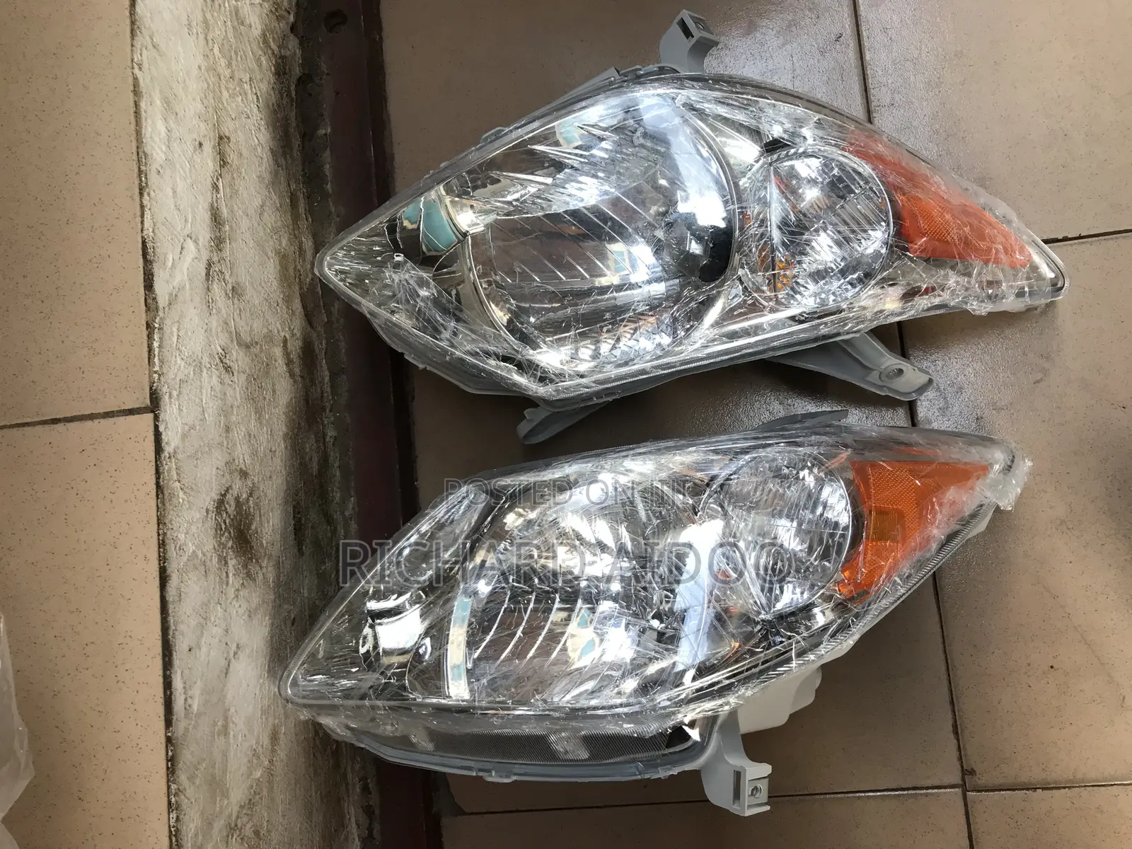 Pontiac Vibe 2005/2007 Headlight Available