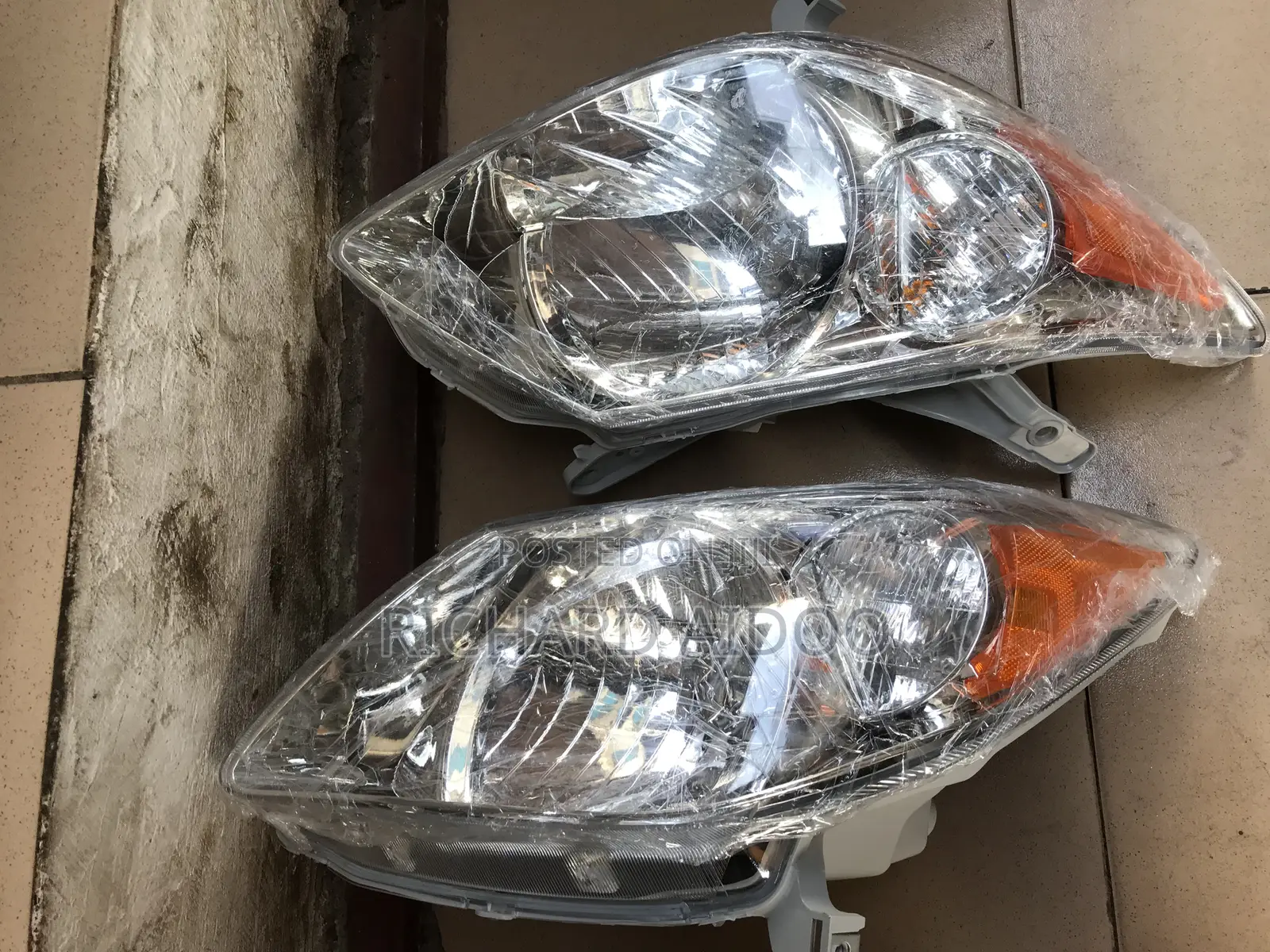 Pontiac Vibe 2005/2007 Headlight Available