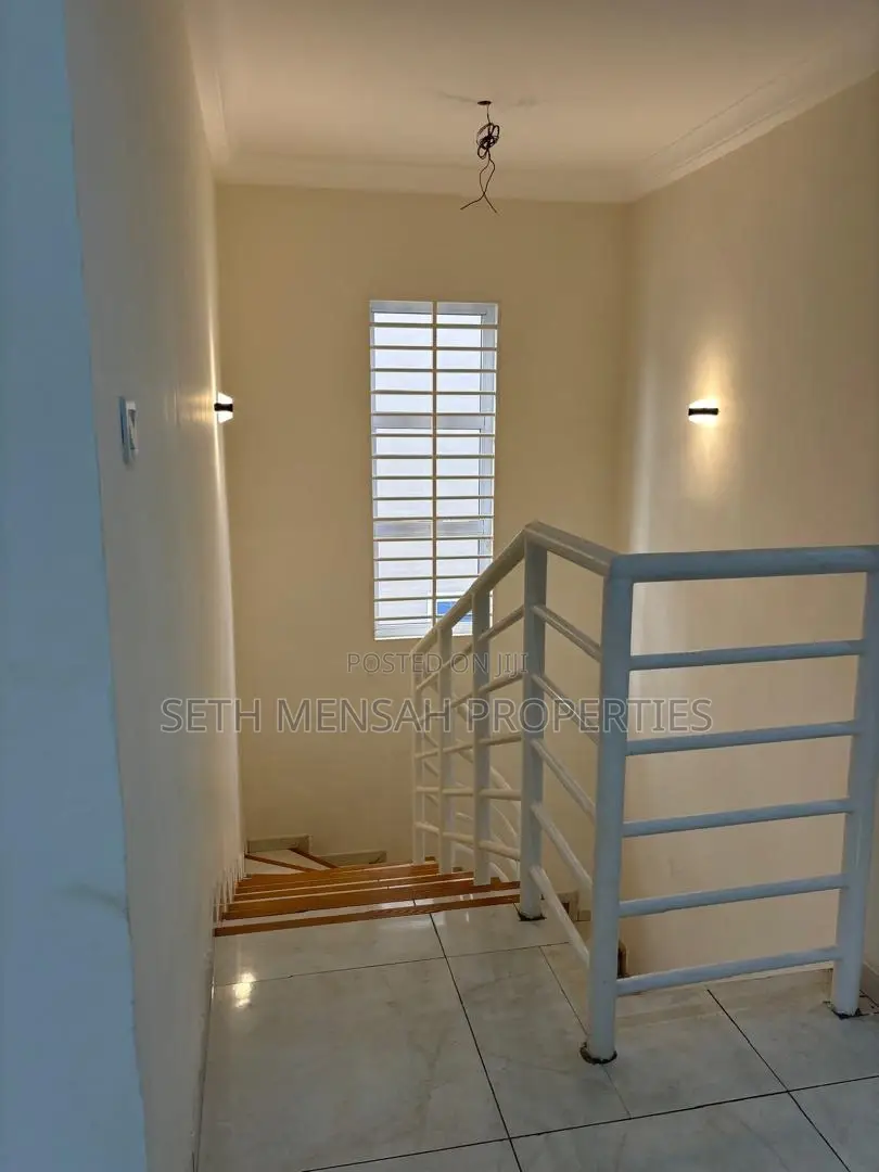 4bdrm House in Skm, Adenta for sale