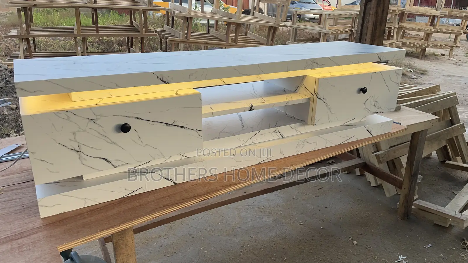 Morden Tv Stand With Lighting System.