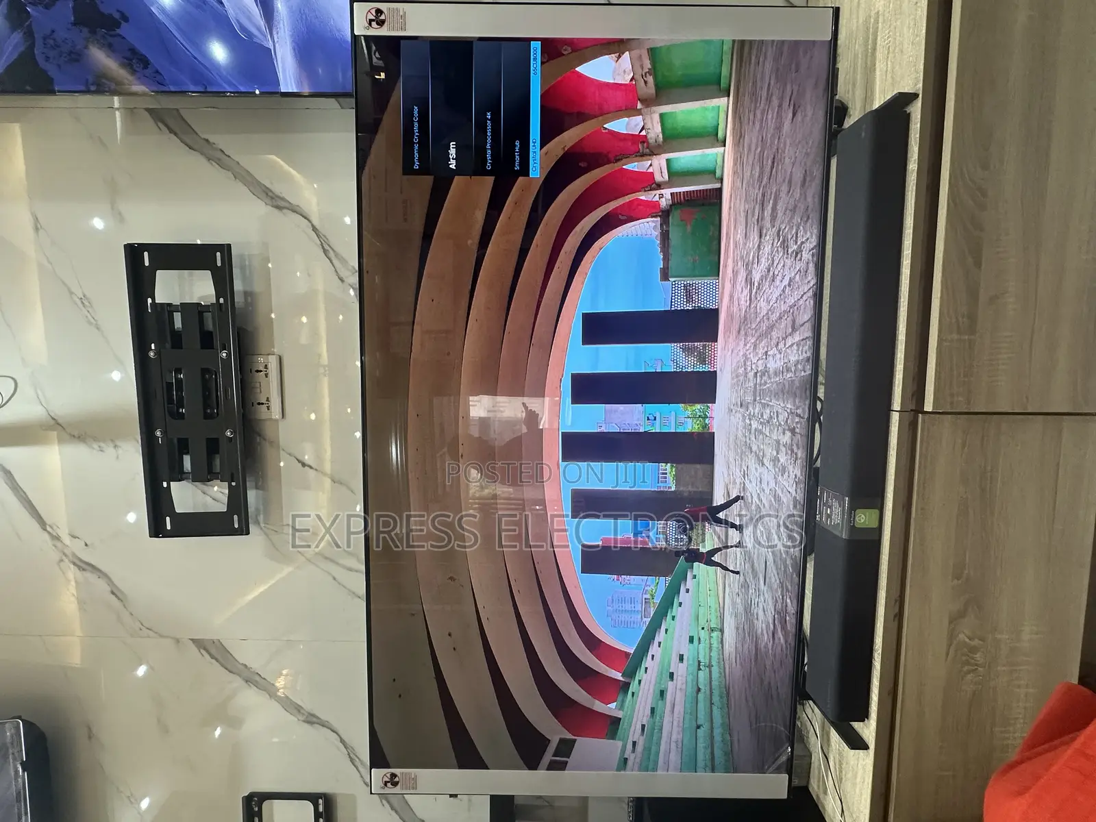 Glossy Television UHD Smart 65DU8000