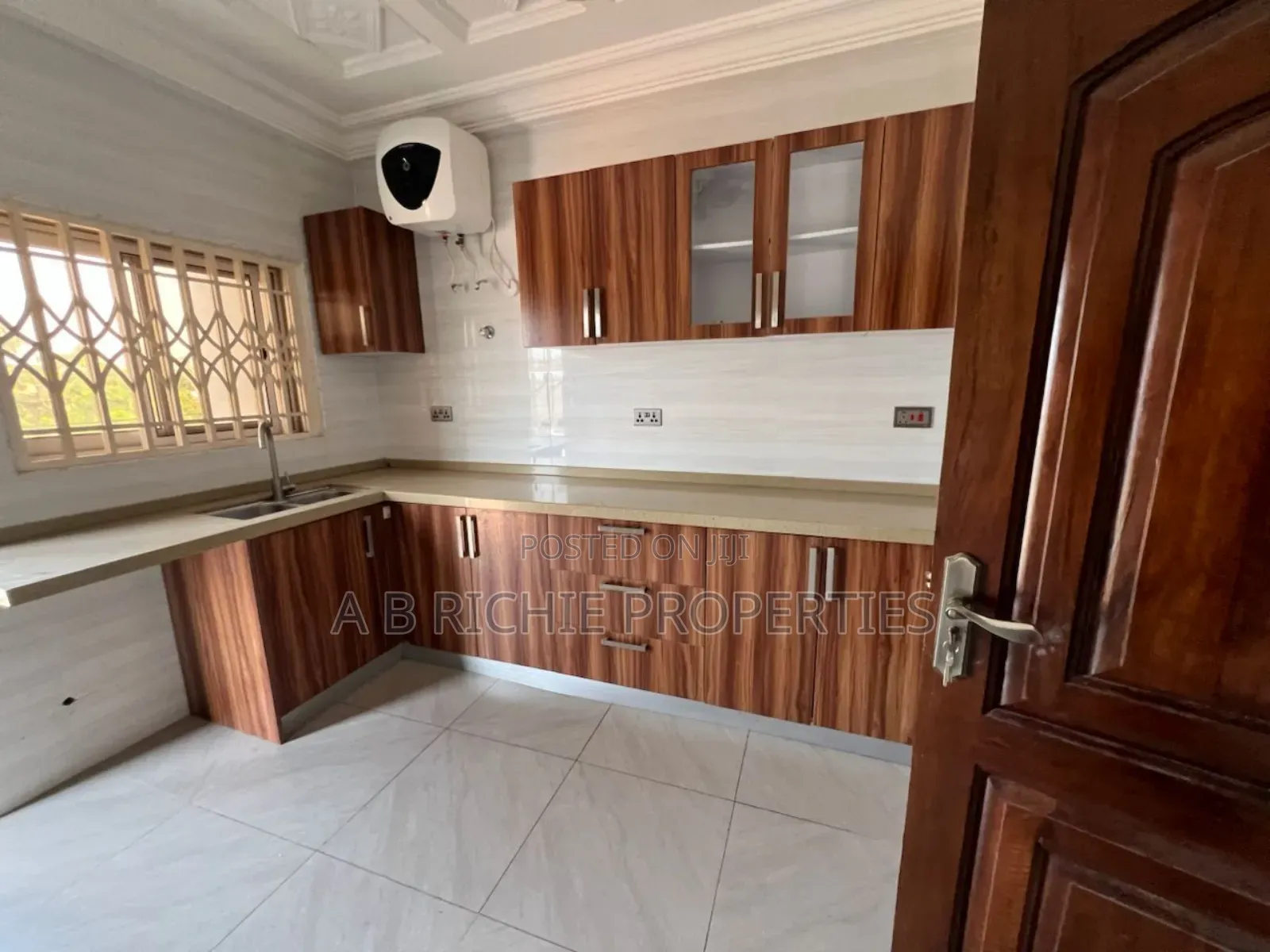 3bdrm Apartment in North Legon for rent